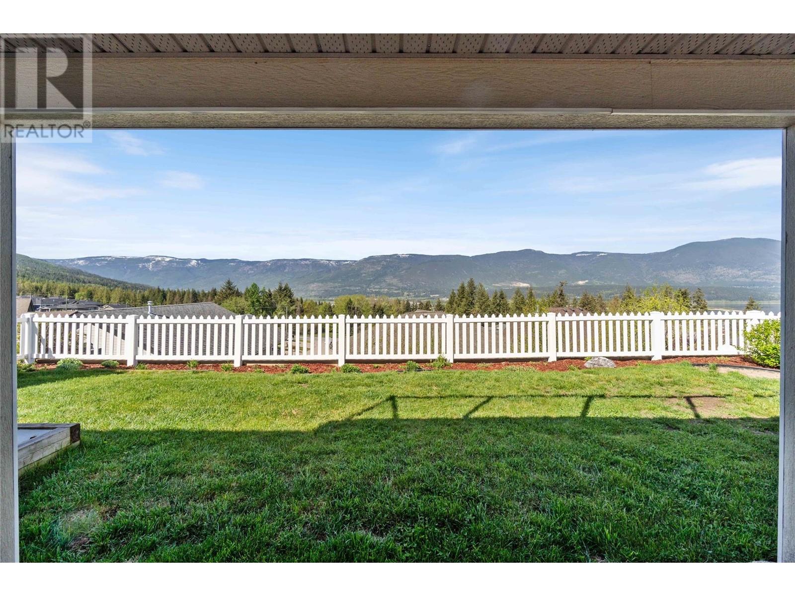  1321 12 Street Southeast, Salmon Arm