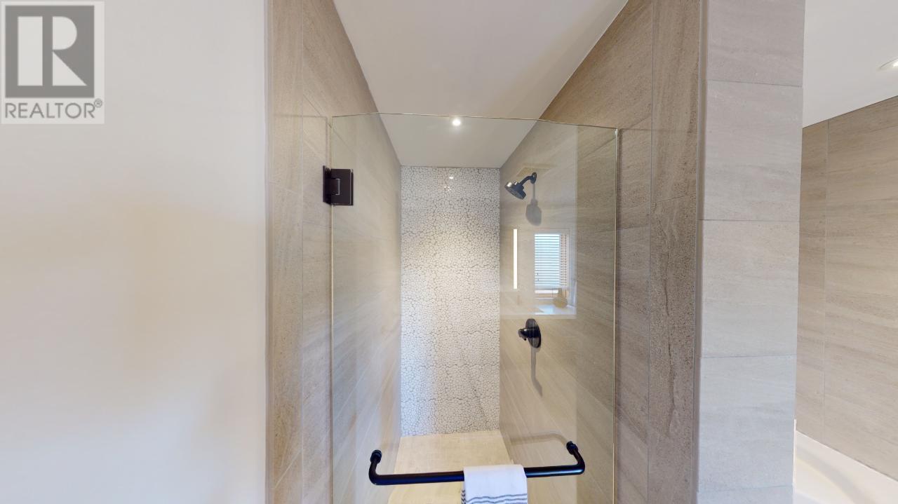 #105 7291 PROSPECTOR AVENUE - 29