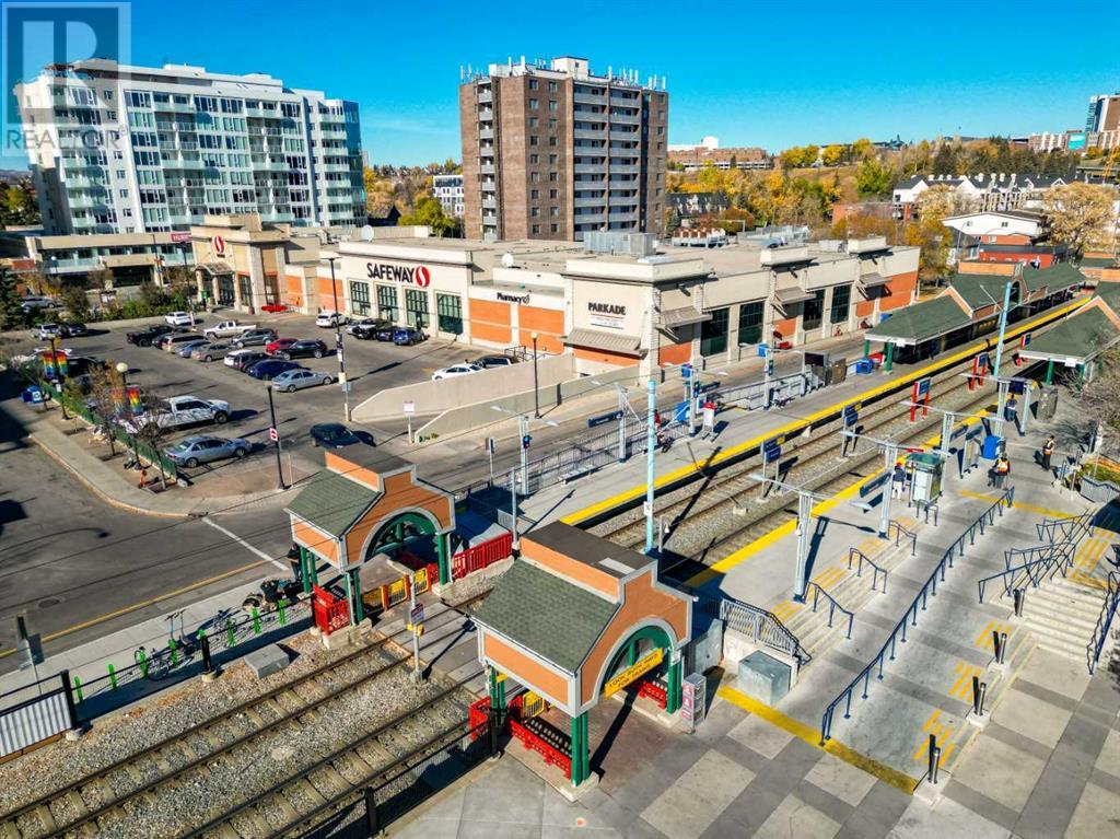 Single Family House High rise for Sale in   A Street NW Sunnyside Calgary 