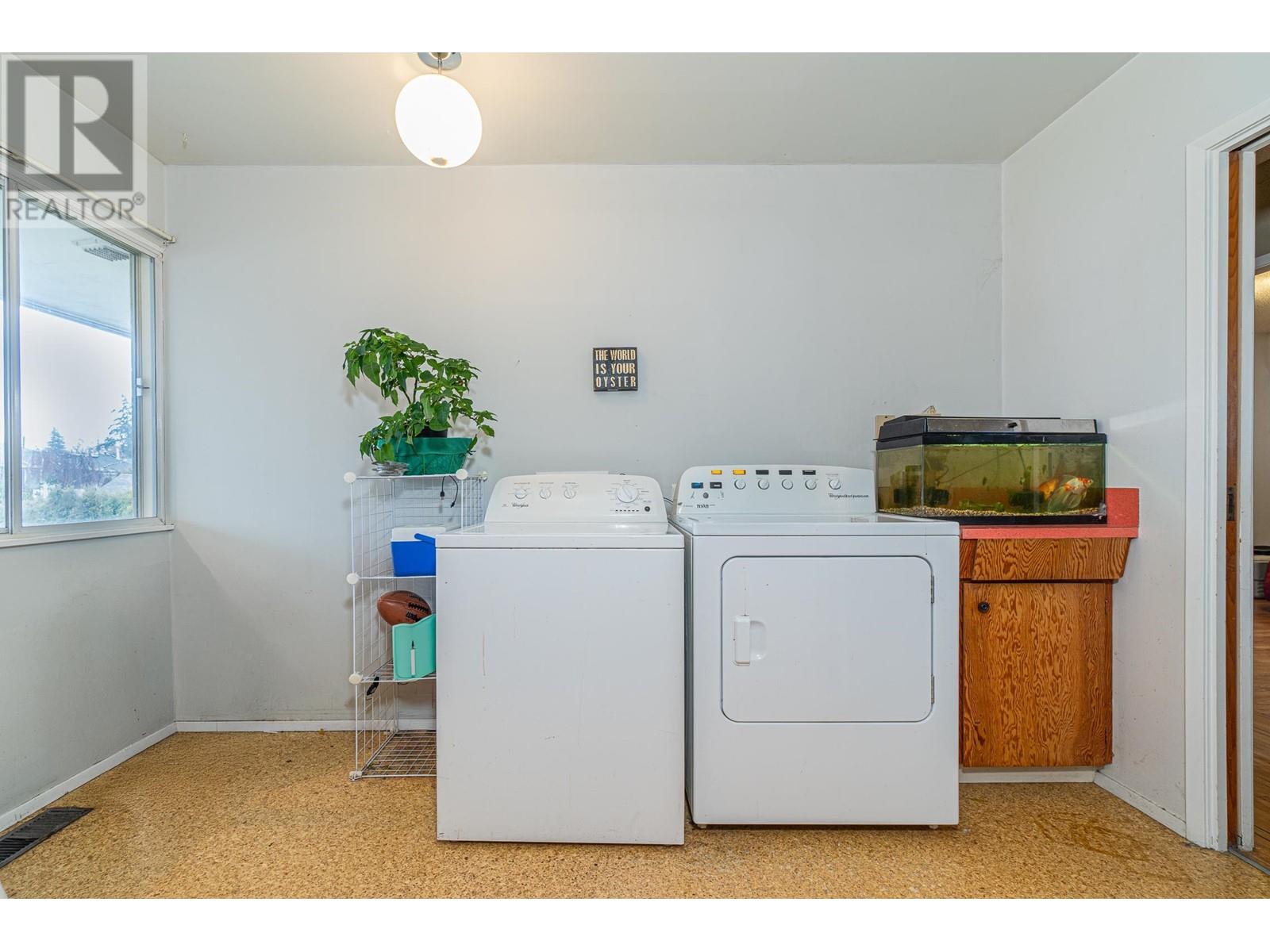 Photo 12 of 6460 Azure Road, Richmond BC