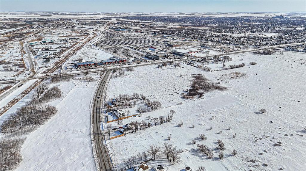Photo 11 of 648 Grassie Boulevard, Winnipeg MB