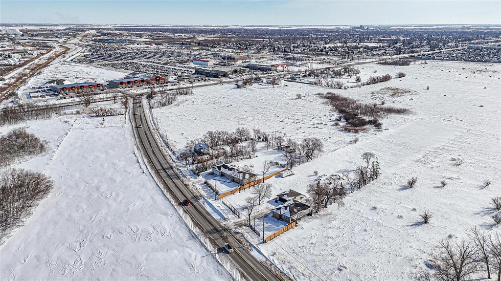Photo 9 of 648 Grassie Boulevard, Winnipeg MB