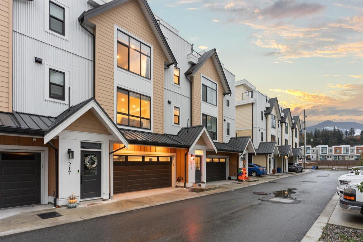 216 46211 PROMONTORY ROAD, Sardis South, Chilliwack