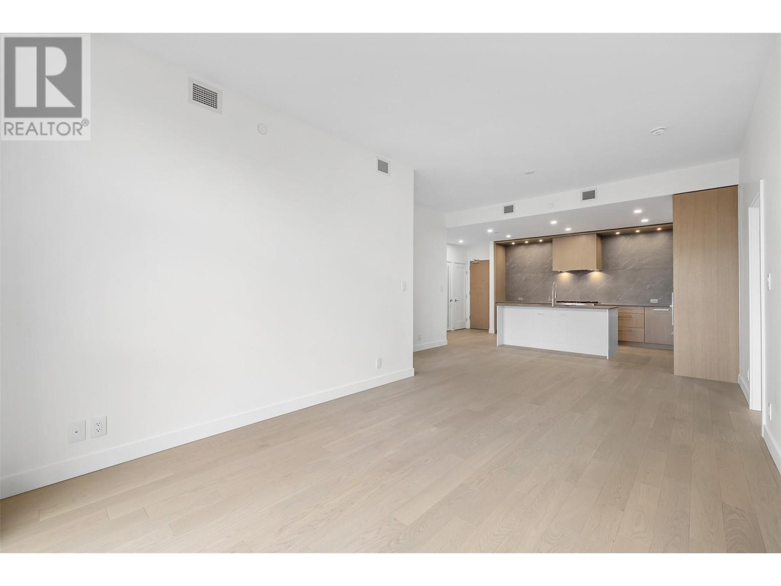 403 3389 Lakeshore Road, Kelowna