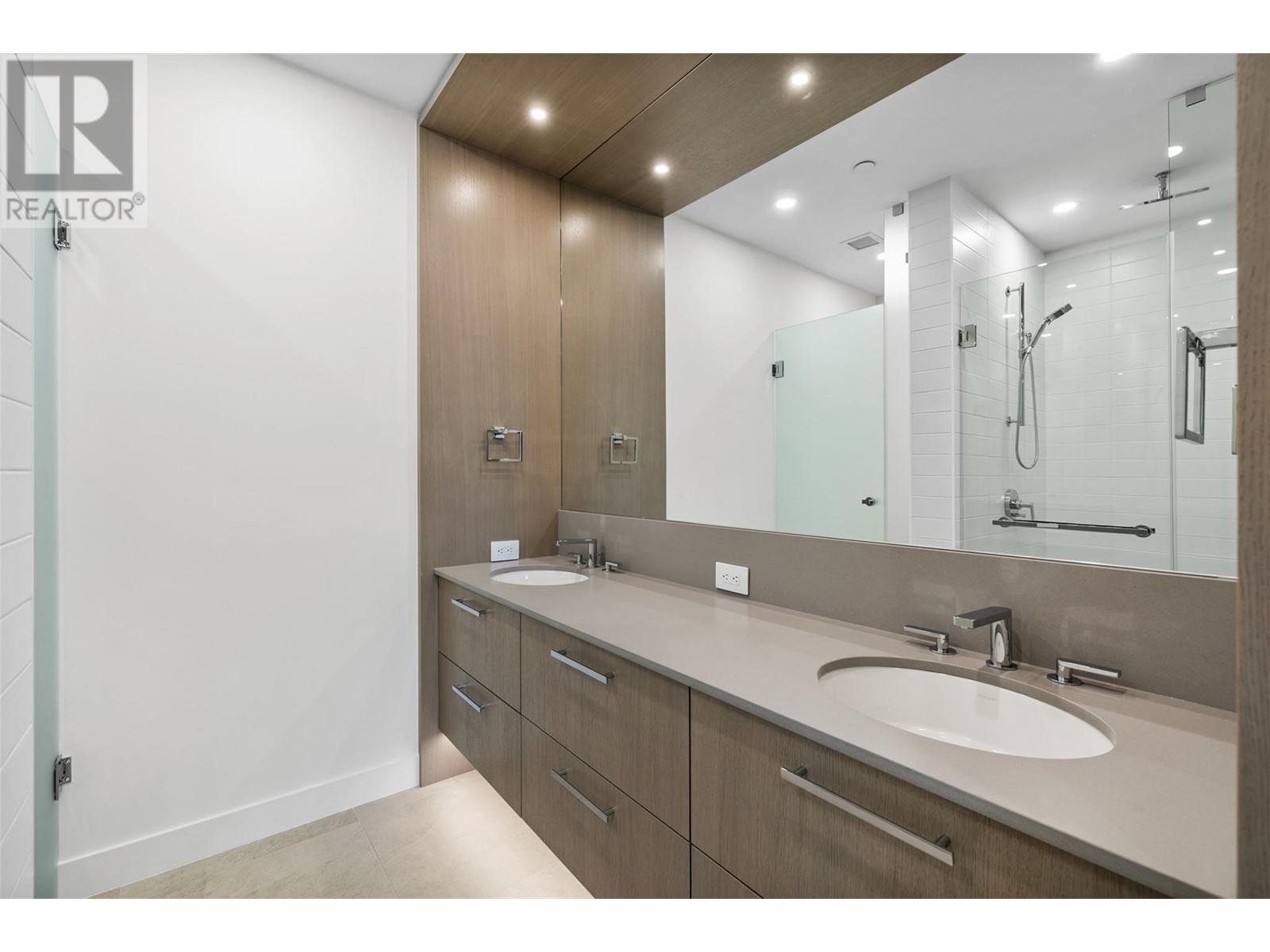 403 3389 Lakeshore Road, Kelowna