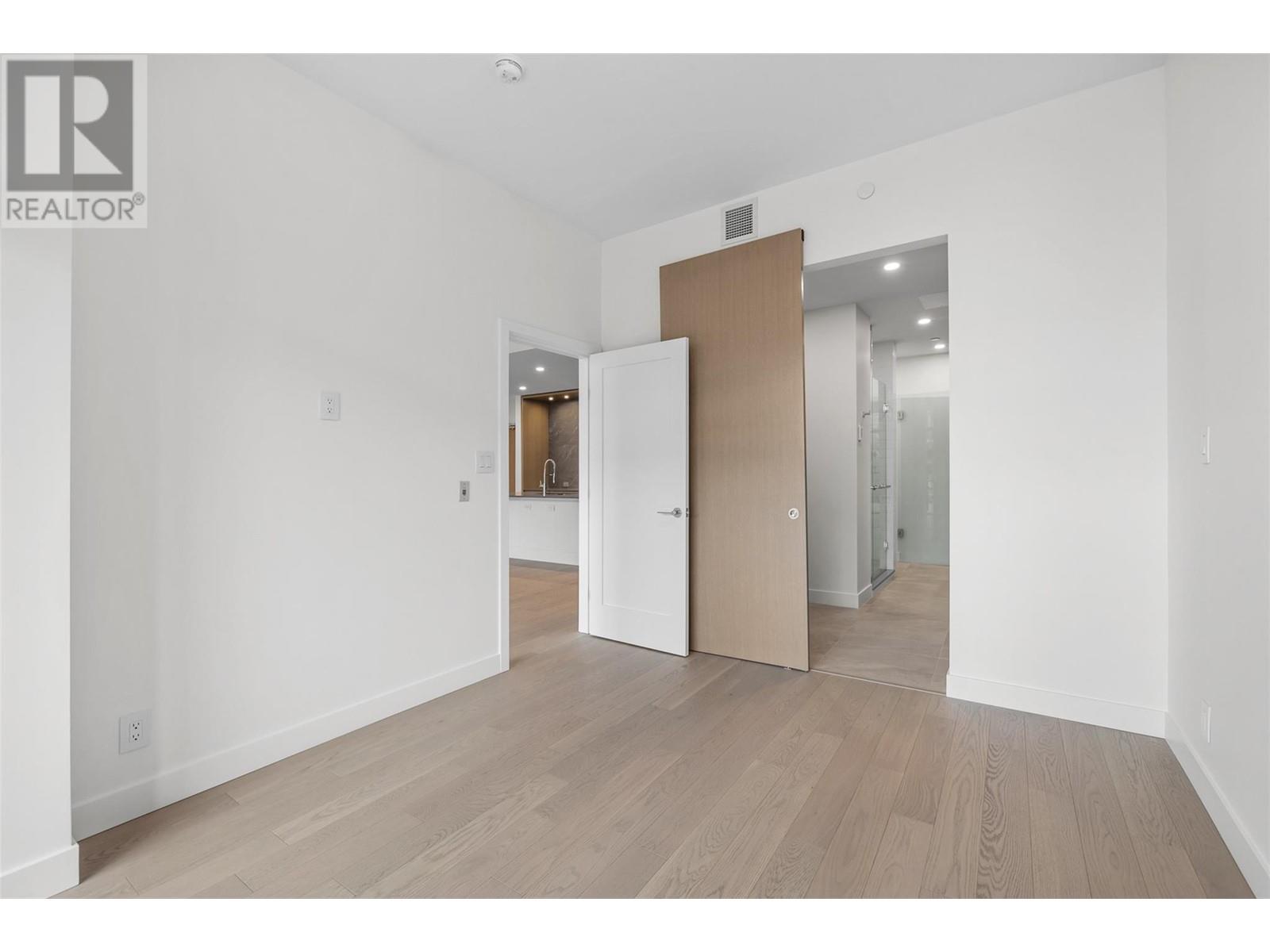 403 3389 Lakeshore Road, Kelowna