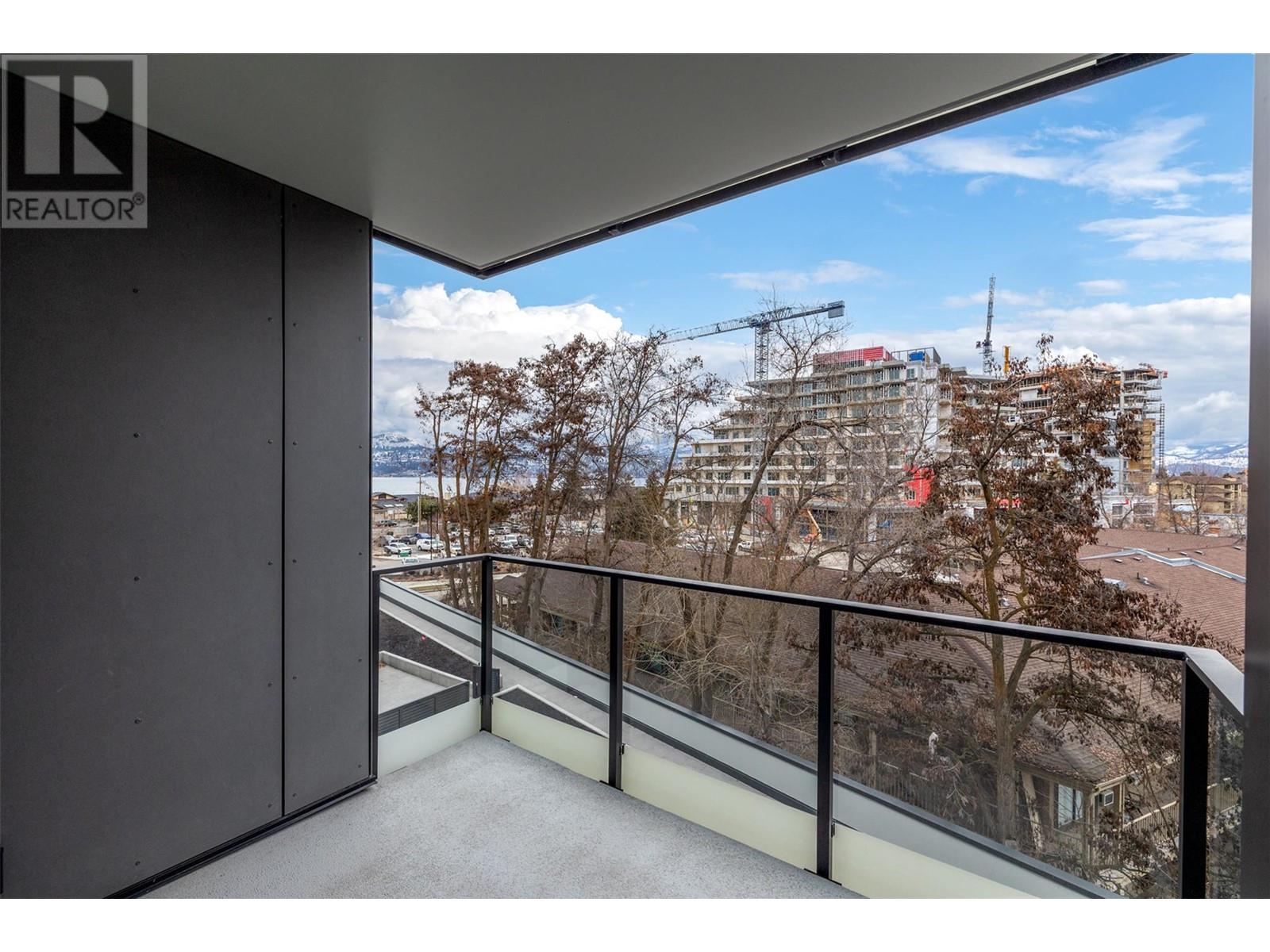 403 3389 Lakeshore Road, Kelowna