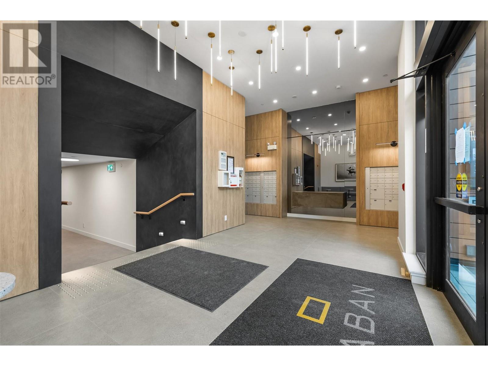 403 3389 Lakeshore Road, Kelowna