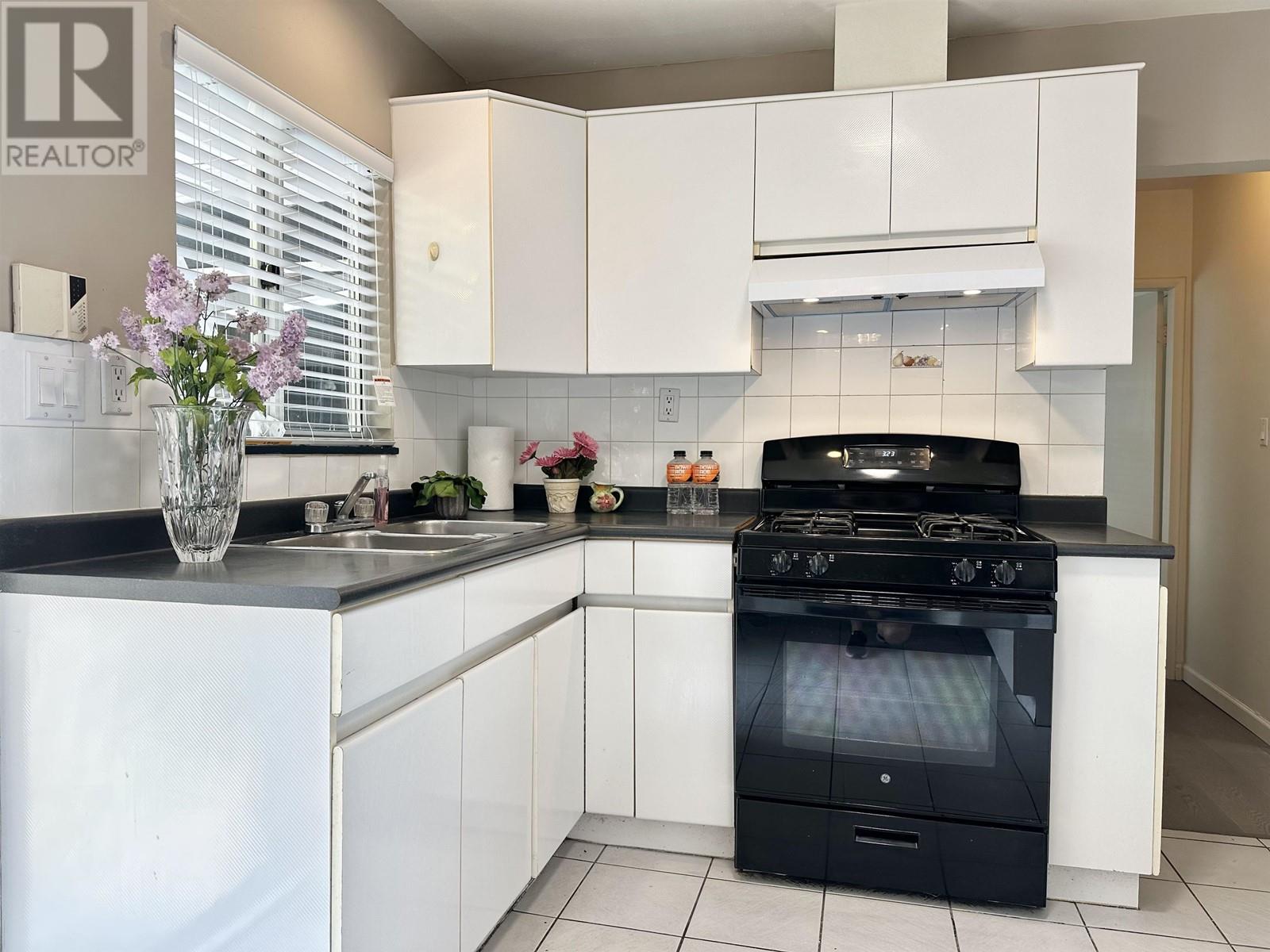 Photo 8 of 3788 Linwood Street, Burnaby BC