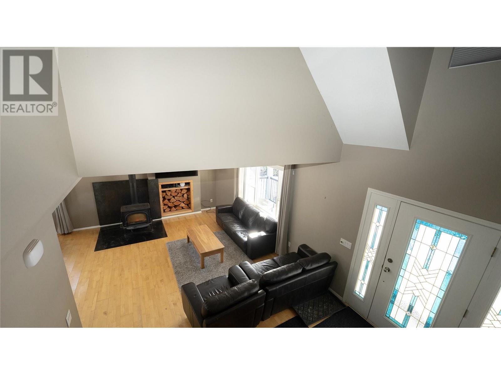  401 Gillis Avenue, Sicamous