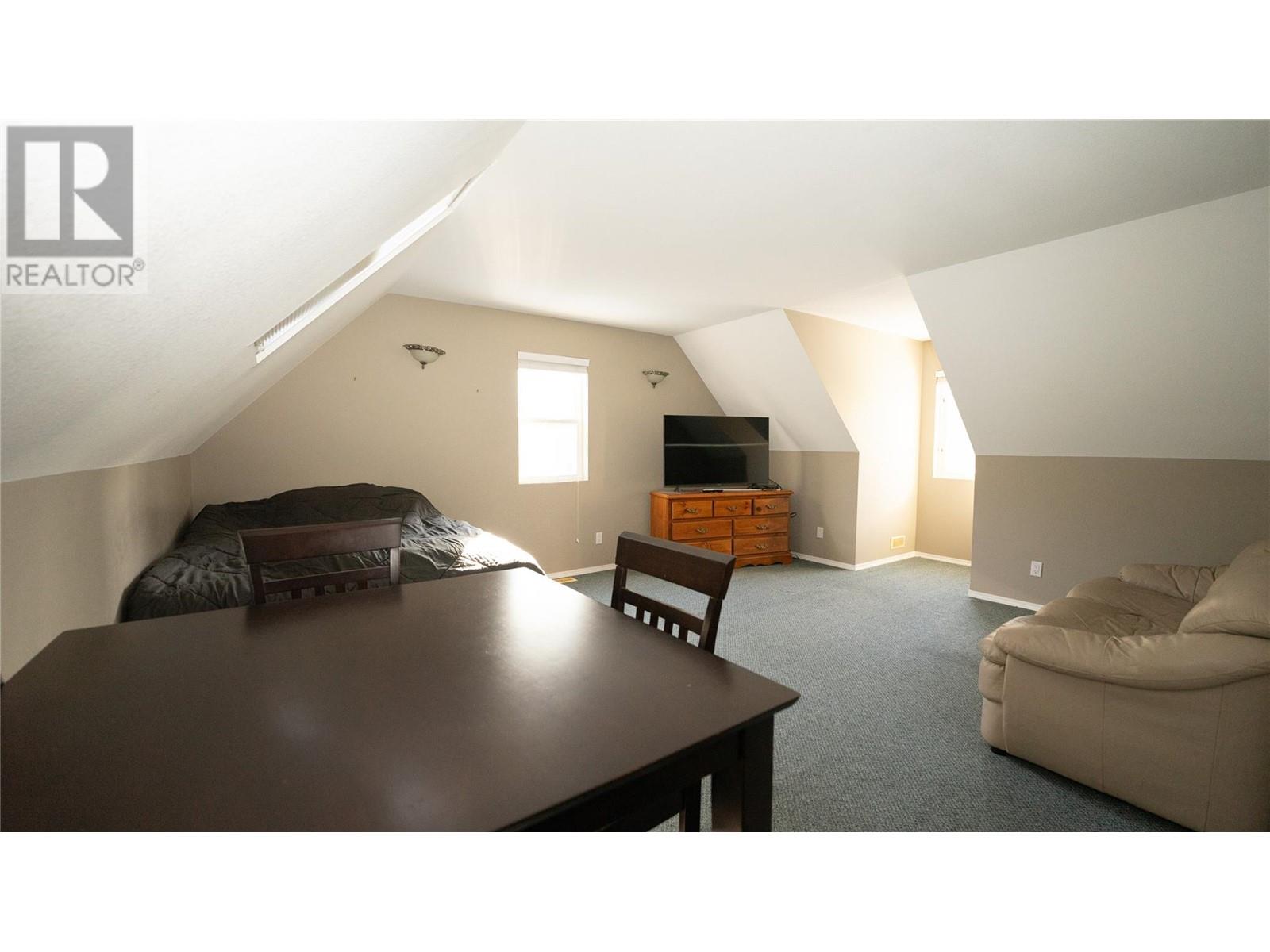  401 Gillis Avenue, Sicamous