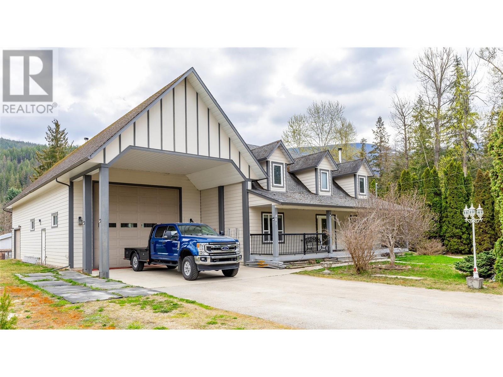  401 Gillis Avenue, Sicamous