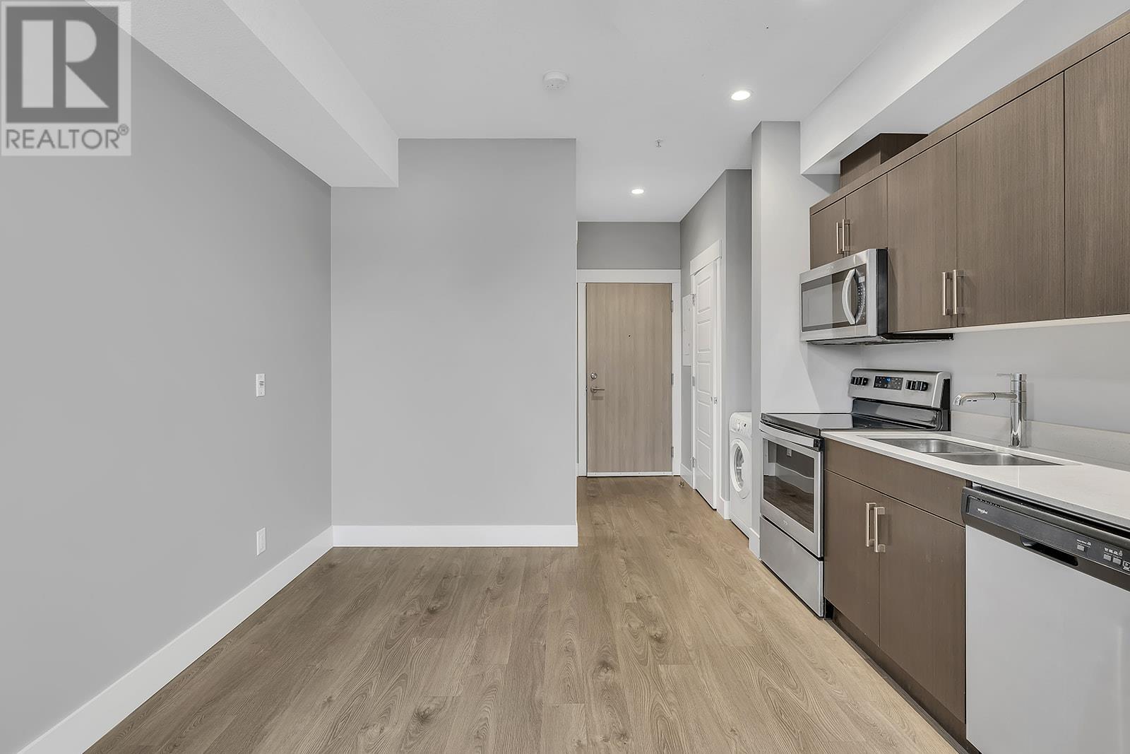 302 925 Leon Avenue, Kelowna