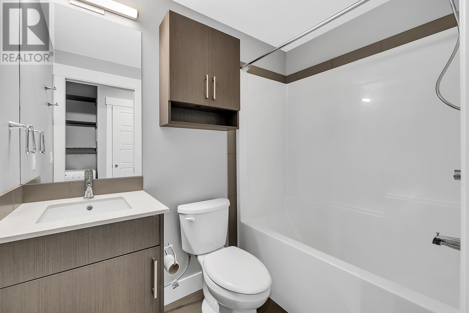 302 925 Leon Avenue, Kelowna