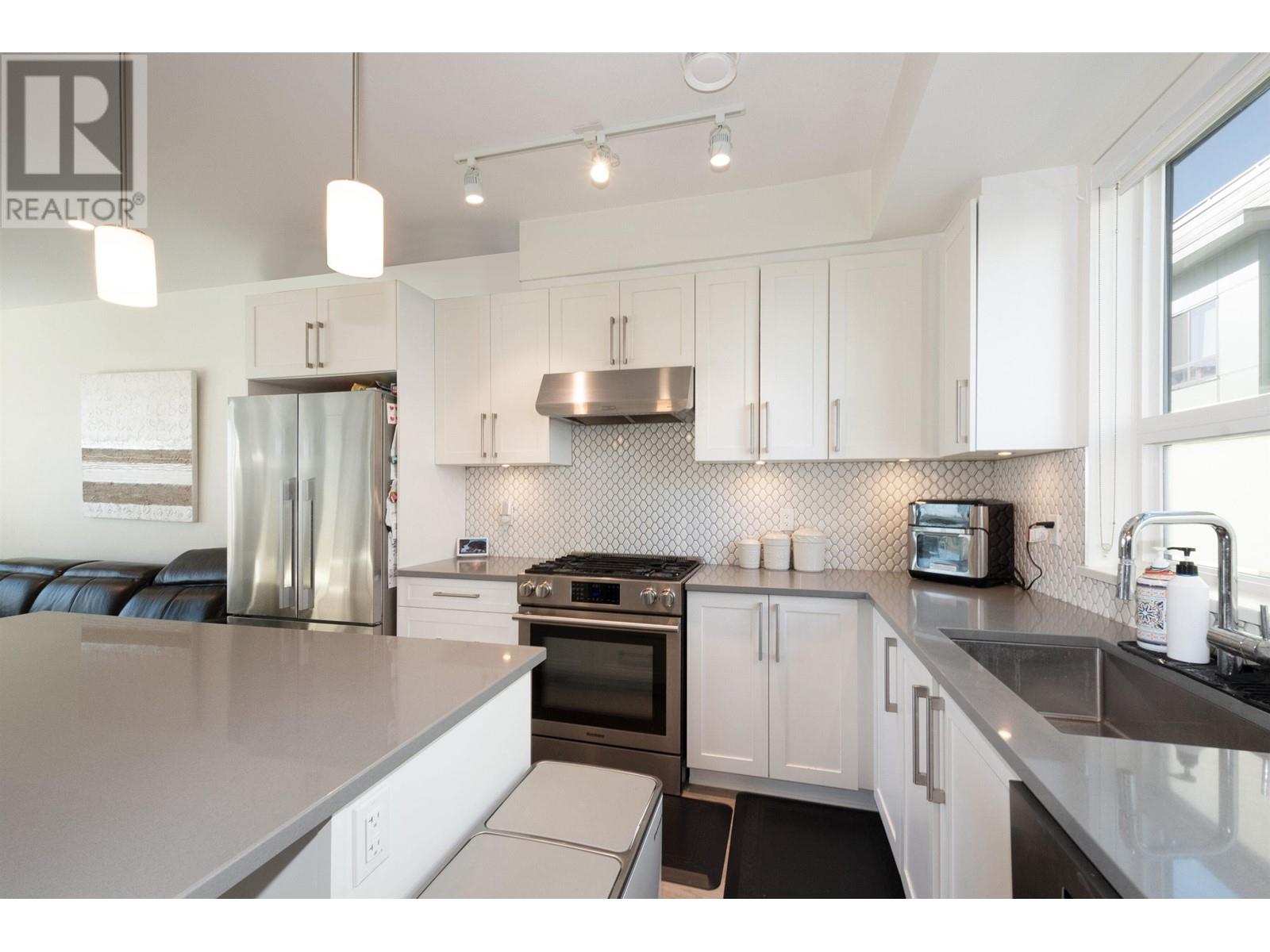 13 10233 RIVER DRIVE, Richmond