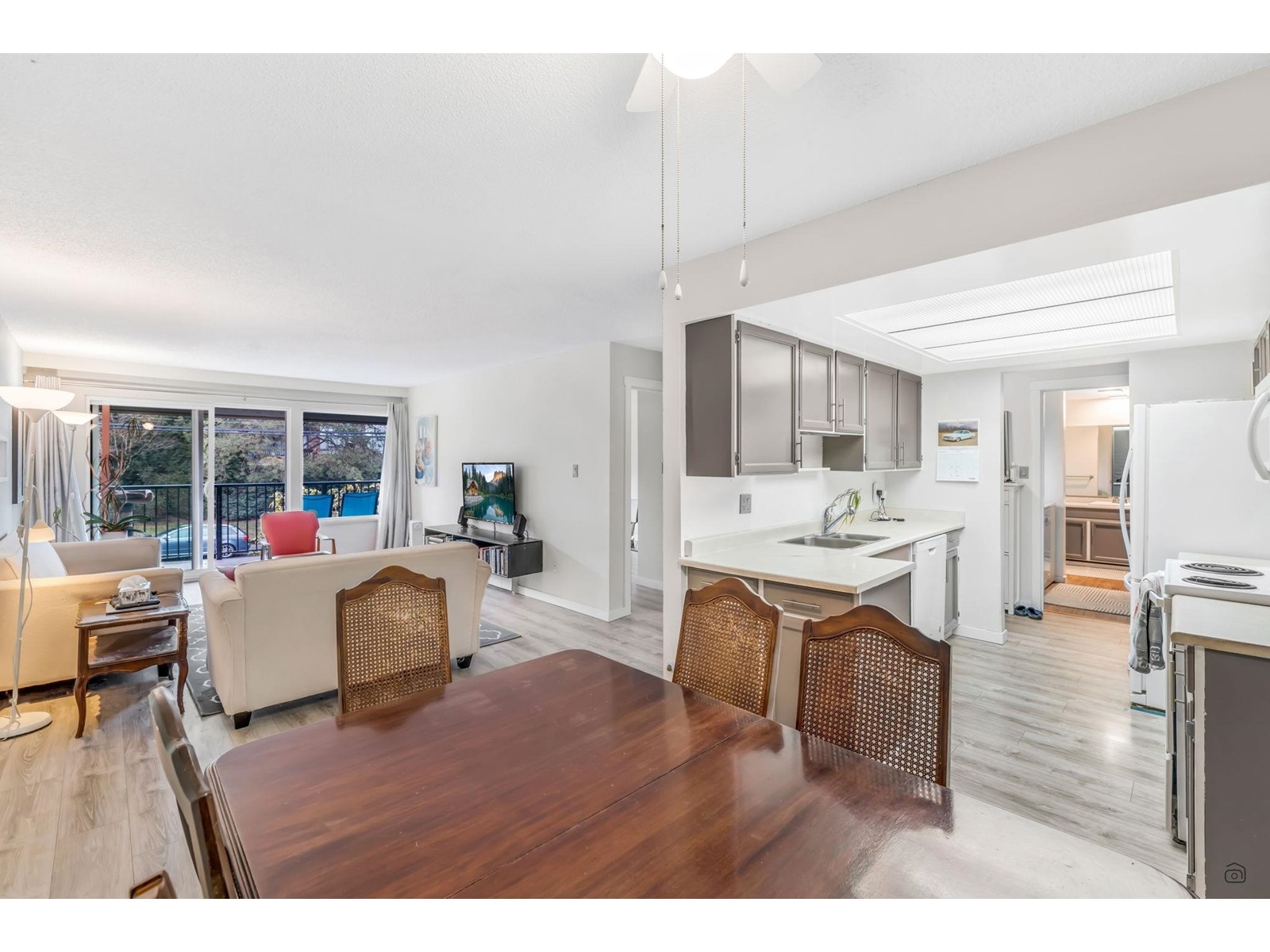 205 1351 MARTIN STREET, White Rock real estate listing R2970327