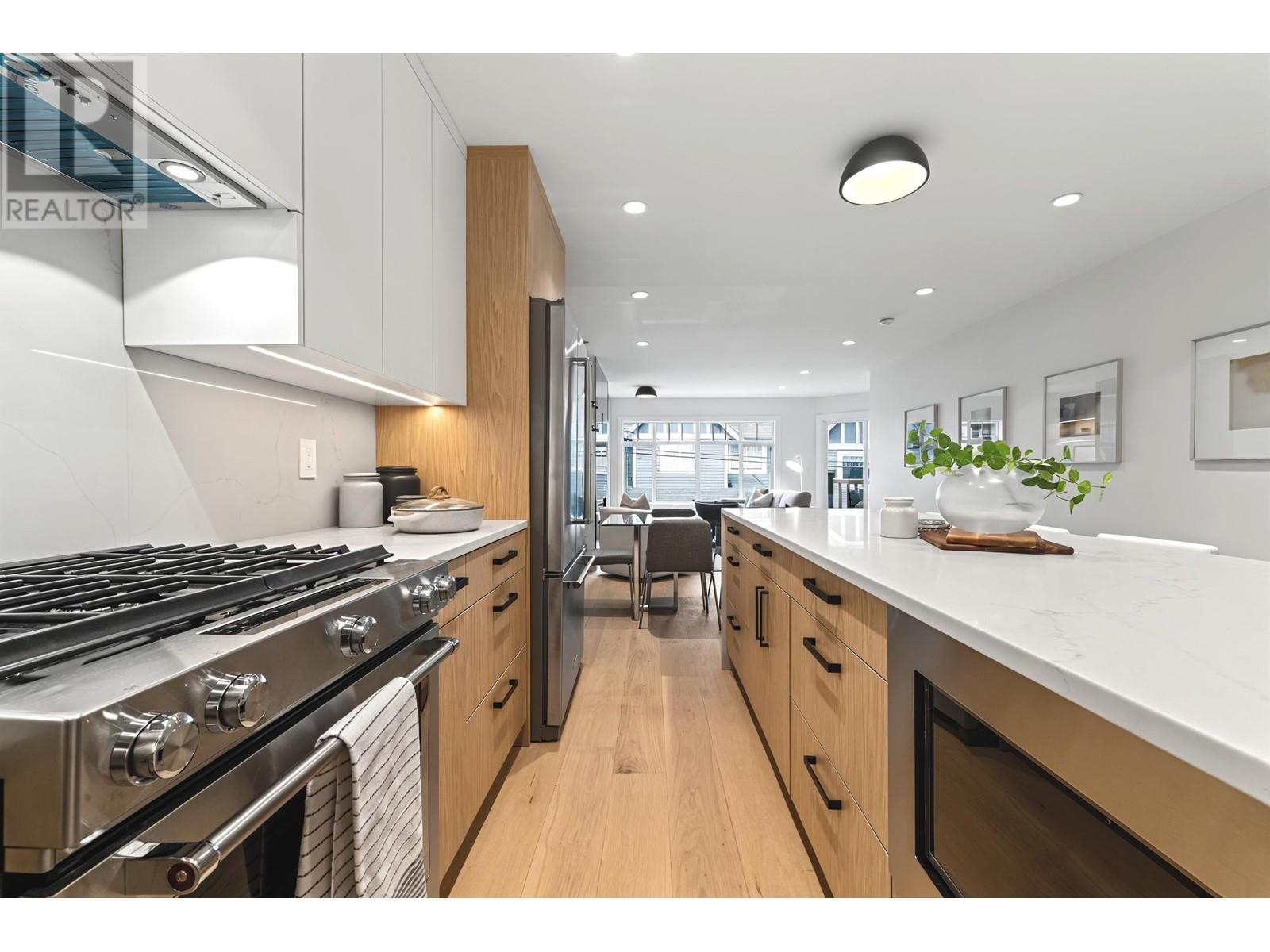 410 288 E 6TH STREET, North Vancouver