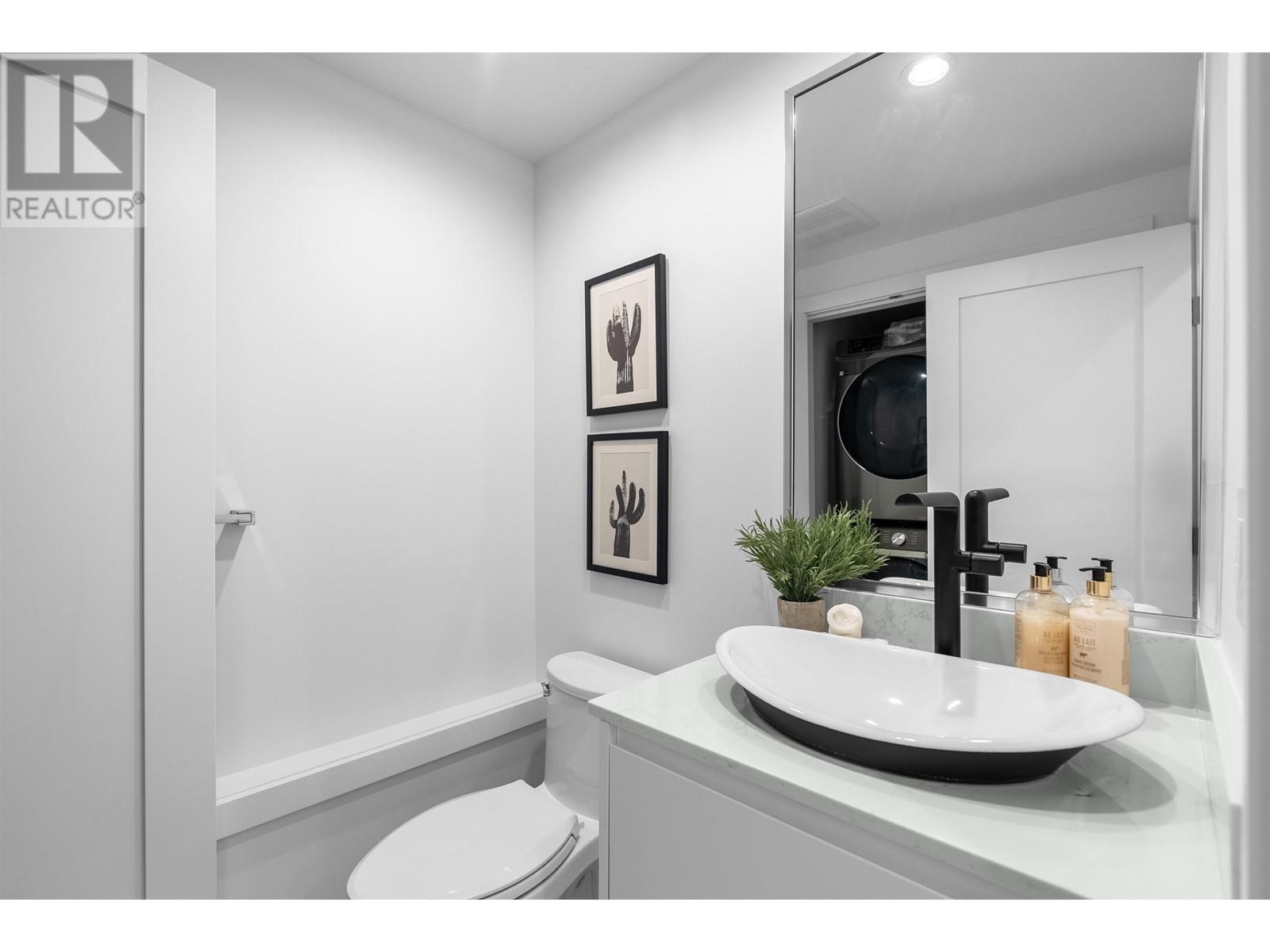 1 434 E 1ST STREET, North Vancouver