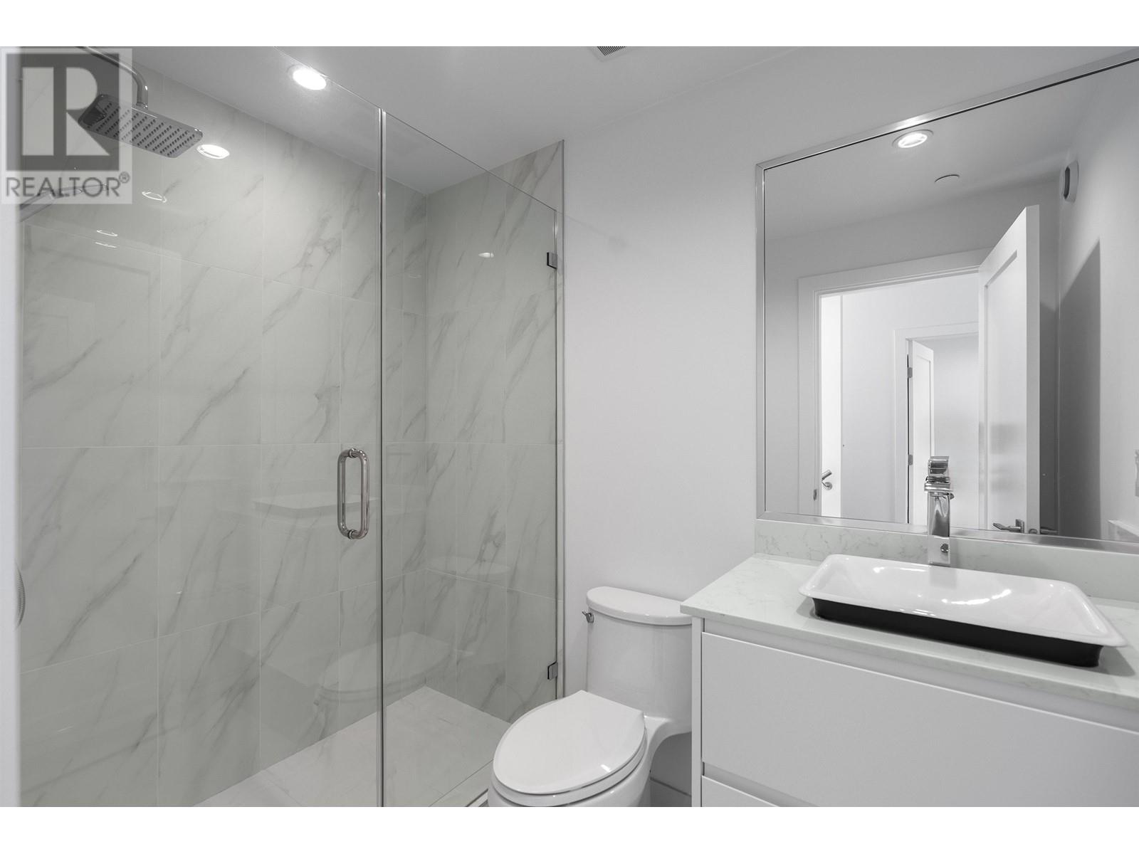 1 434 E 1ST STREET, North Vancouver