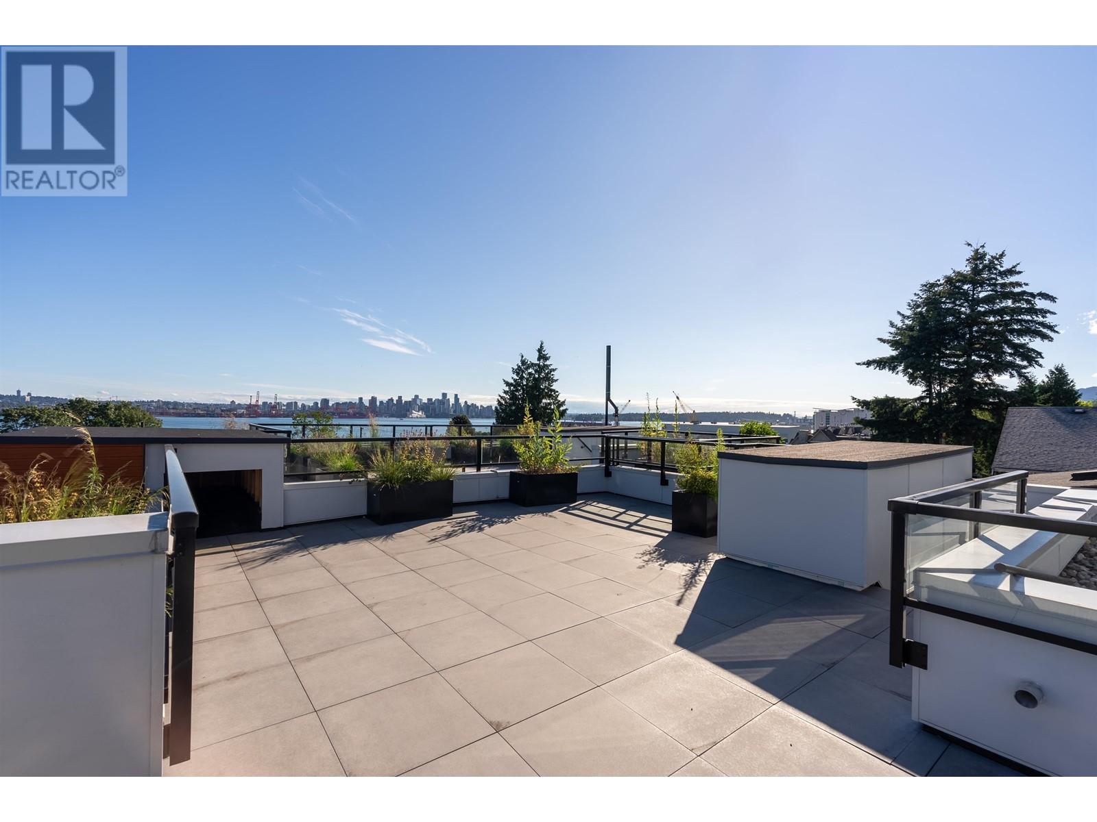 1 434 E 1ST STREET, North Vancouver