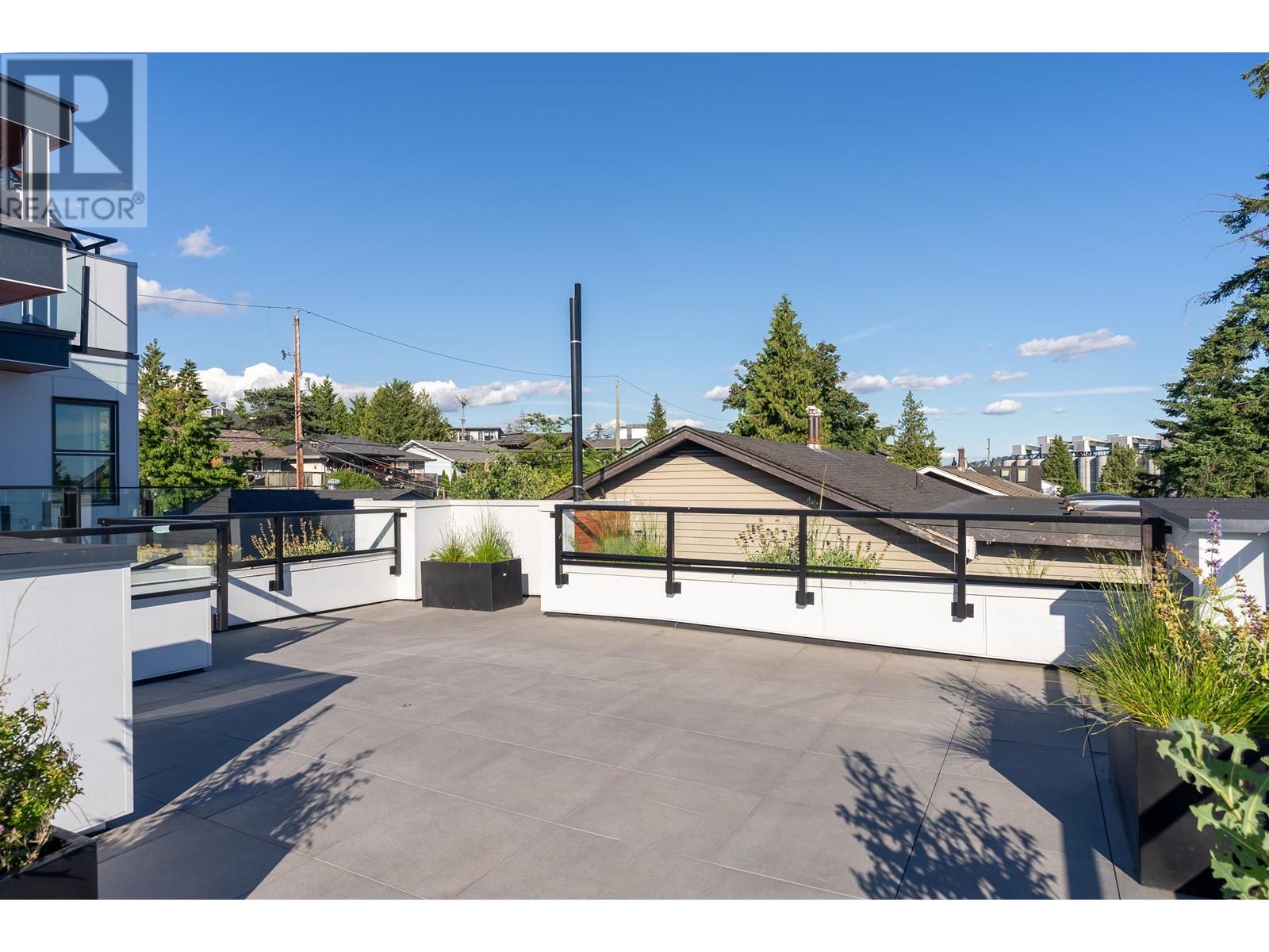 1 434 E 1ST STREET, North Vancouver