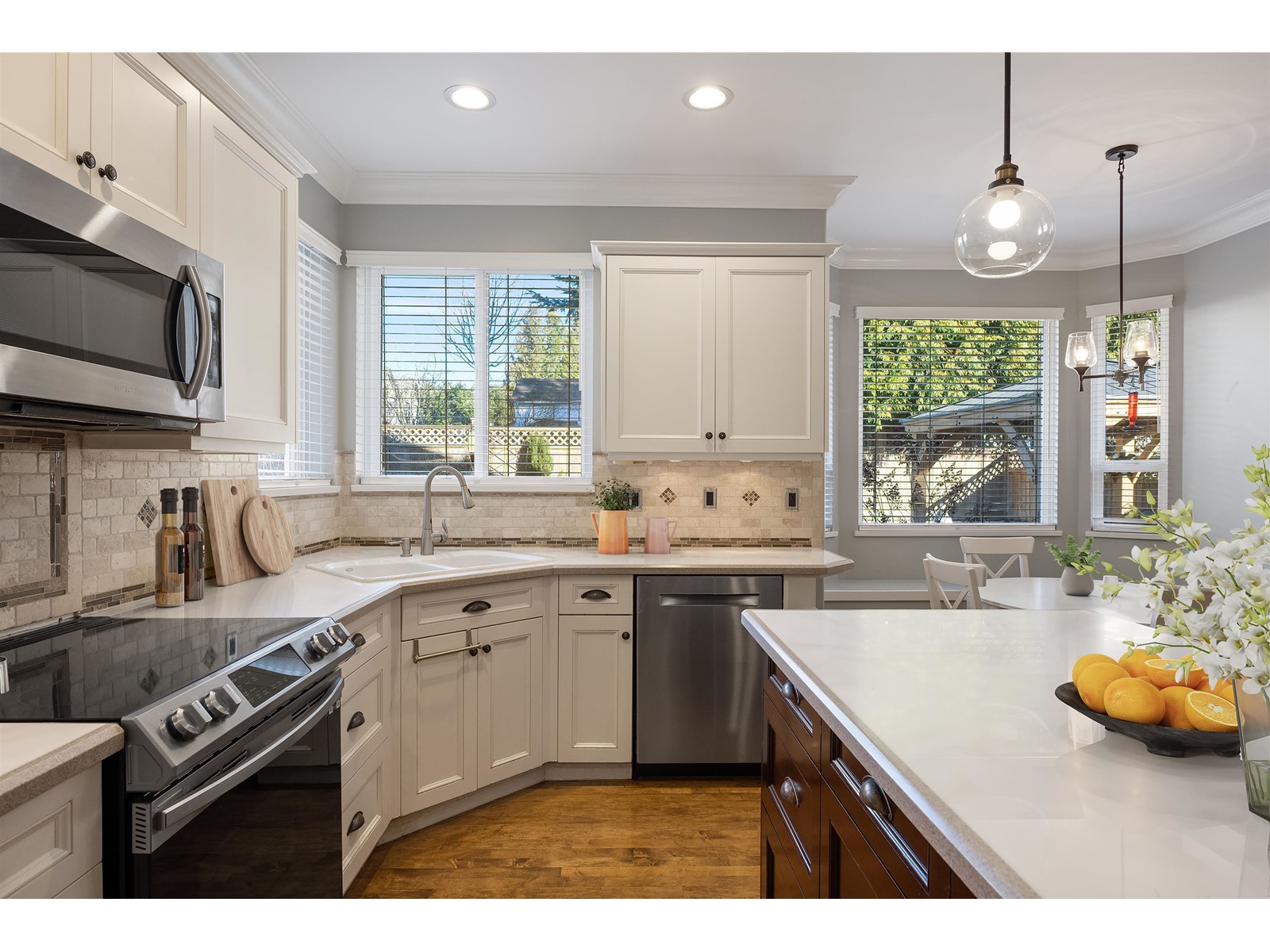 14027 BLACKBURN AVENUE, White Rock real estate listing R2969979