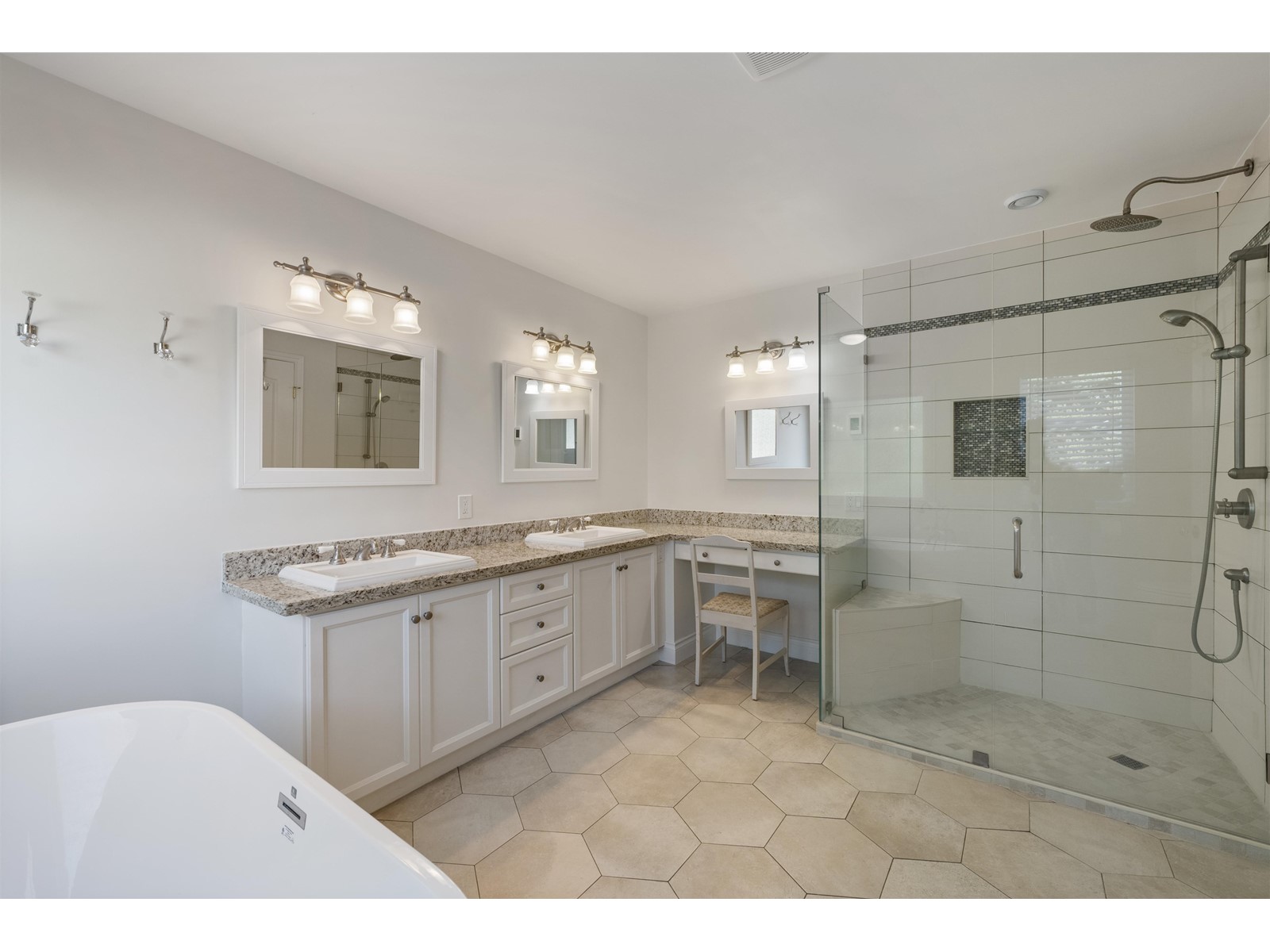 14027 BLACKBURN AVENUE, White Rock real estate listing R2969979