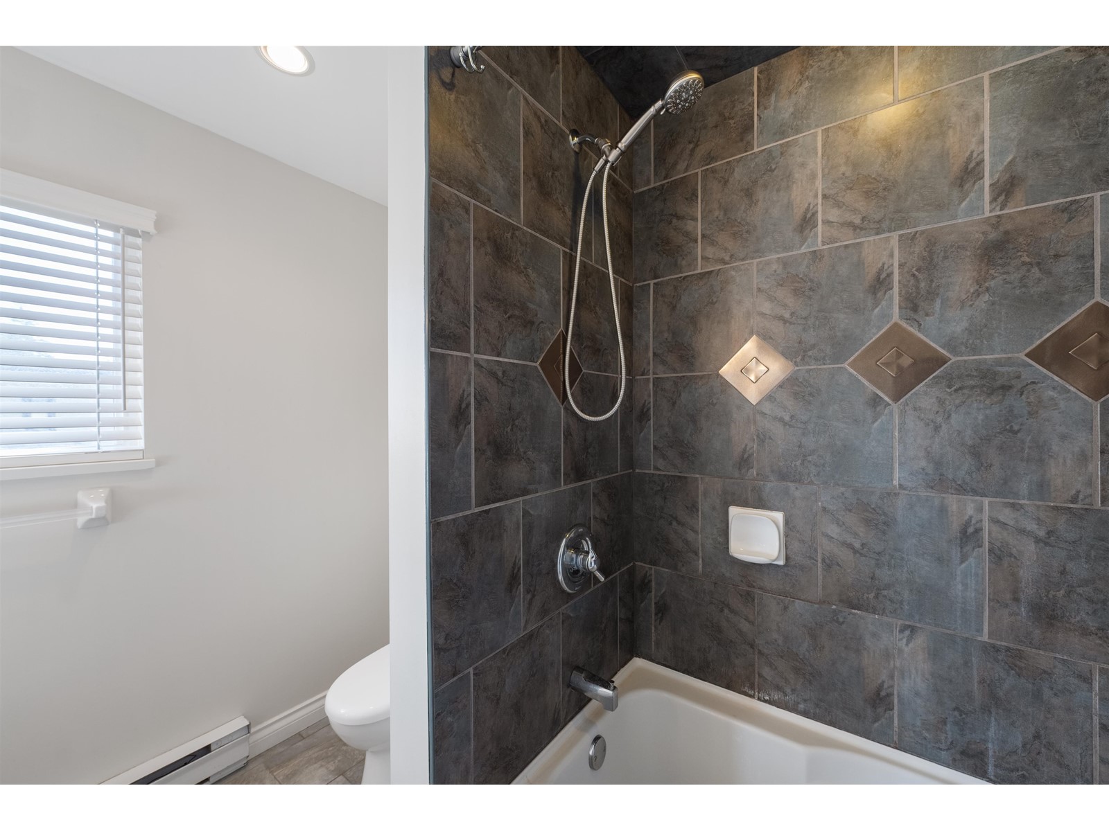 14027 BLACKBURN AVENUE, White Rock real estate listing R2969979