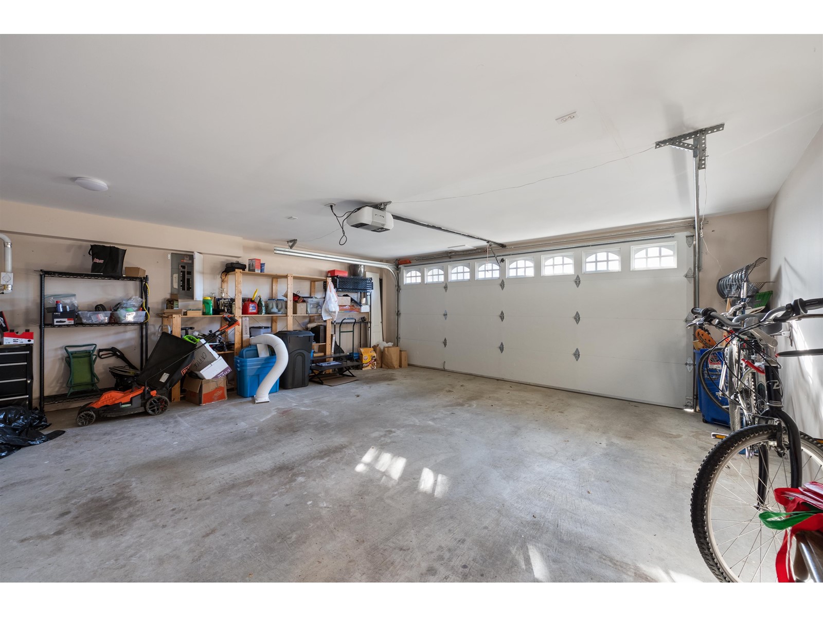 14027 BLACKBURN AVENUE, White Rock real estate listing R2969979