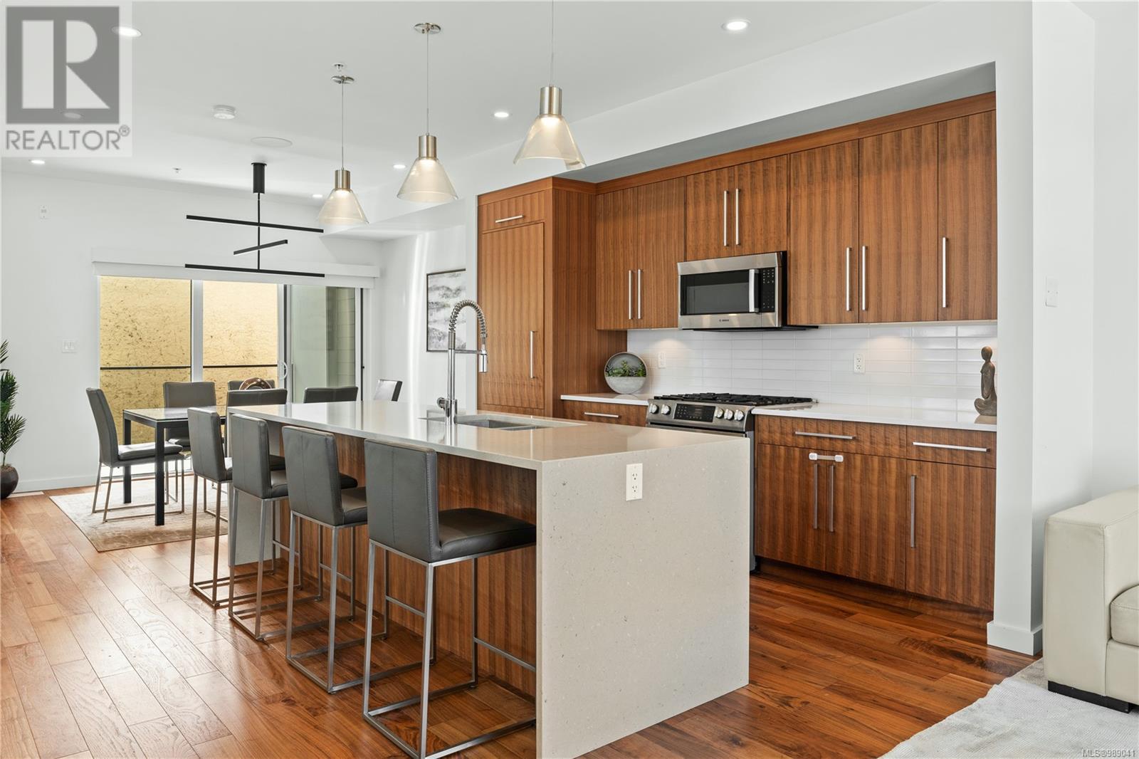 101 2835 Departure Bay Rd, Nanaimo real estate listing 989041