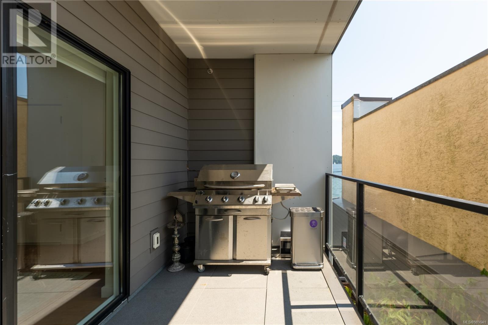 101 2835 Departure Bay Rd, Nanaimo real estate listing 989041