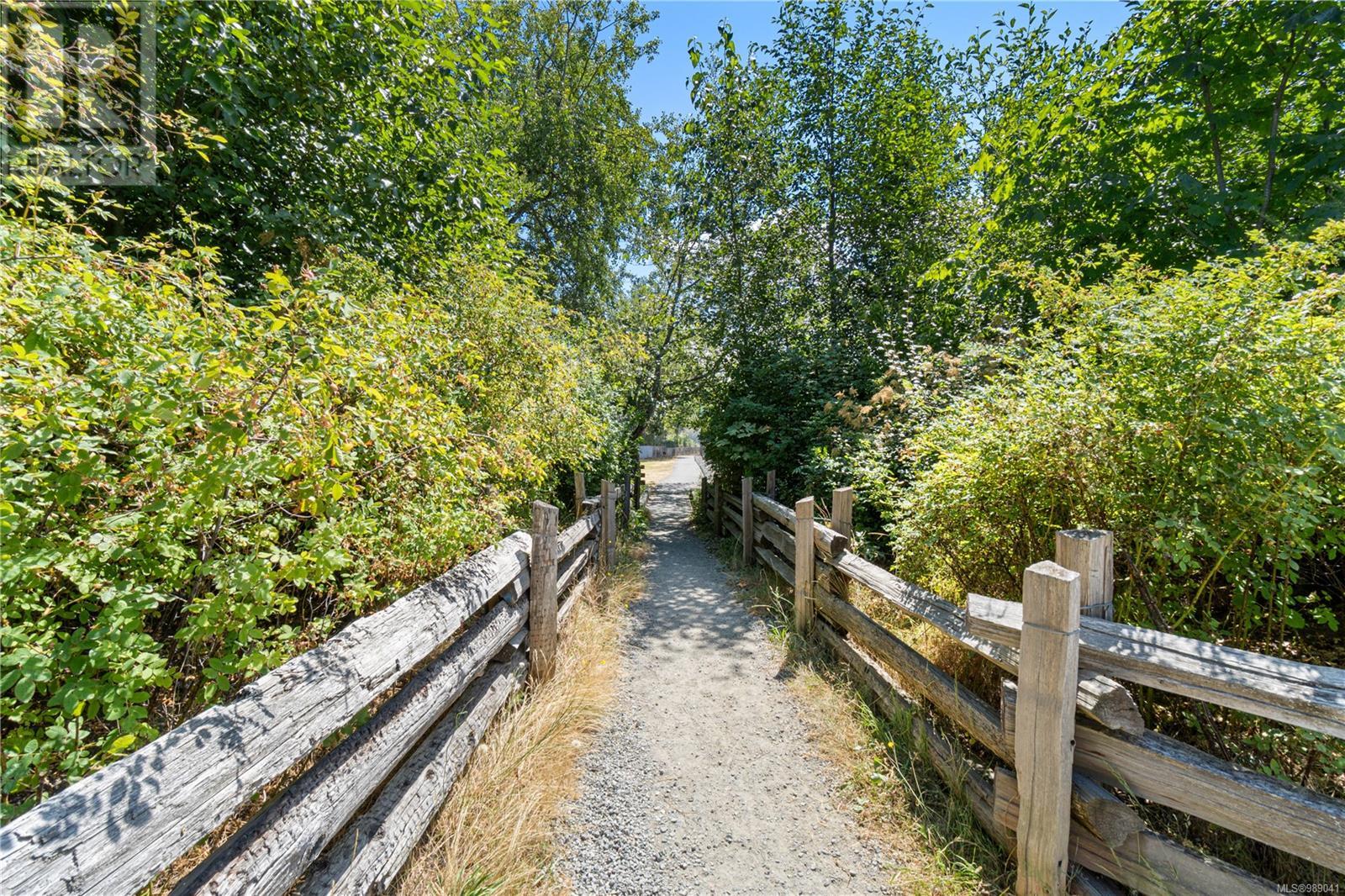 101 2835 Departure Bay Rd, Nanaimo real estate listing 989041