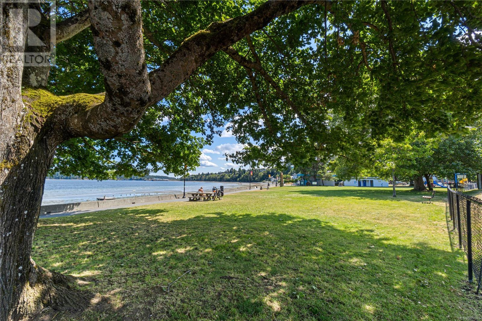 101 2835 Departure Bay Rd, Nanaimo real estate listing 989041