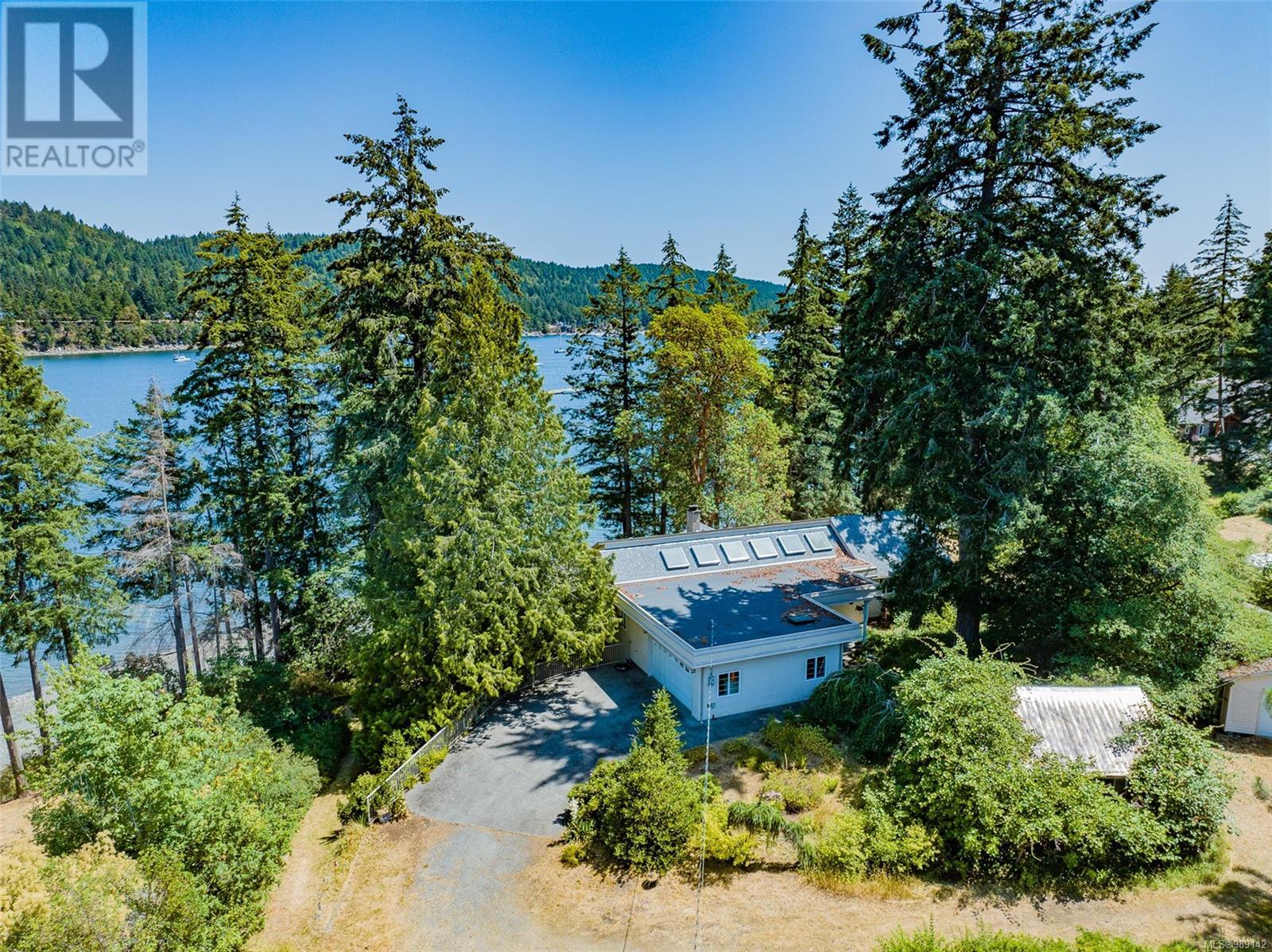 5030 Limberis Dr, Ladysmith