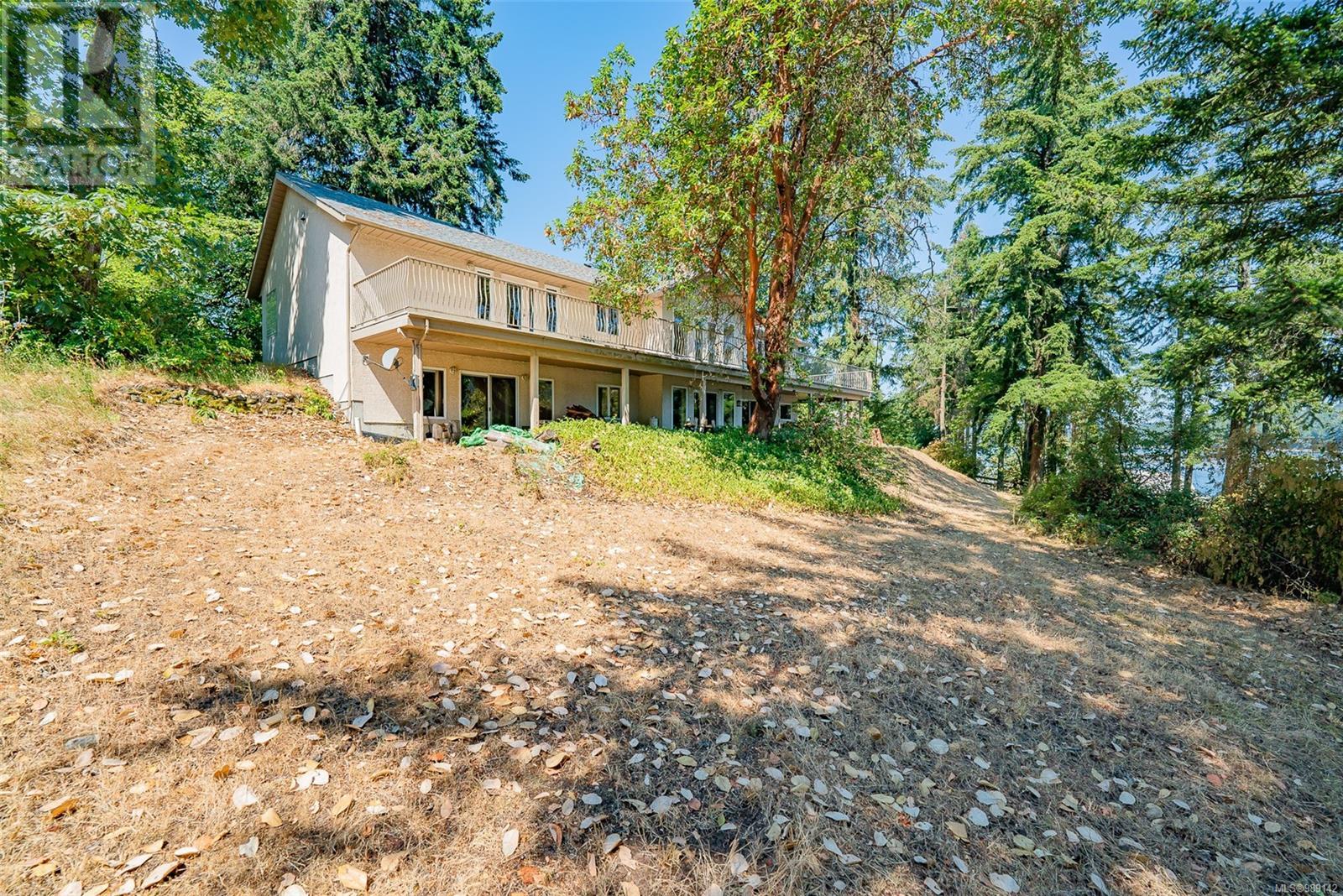 5030 Limberis Dr, Ladysmith