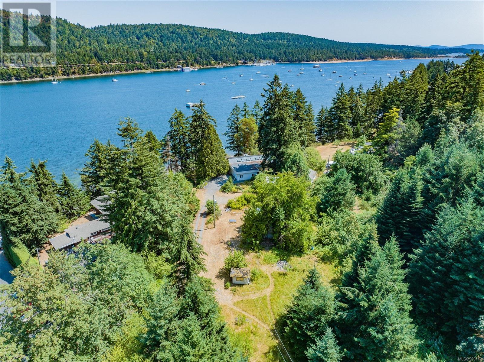 5030 Limberis Dr, Ladysmith