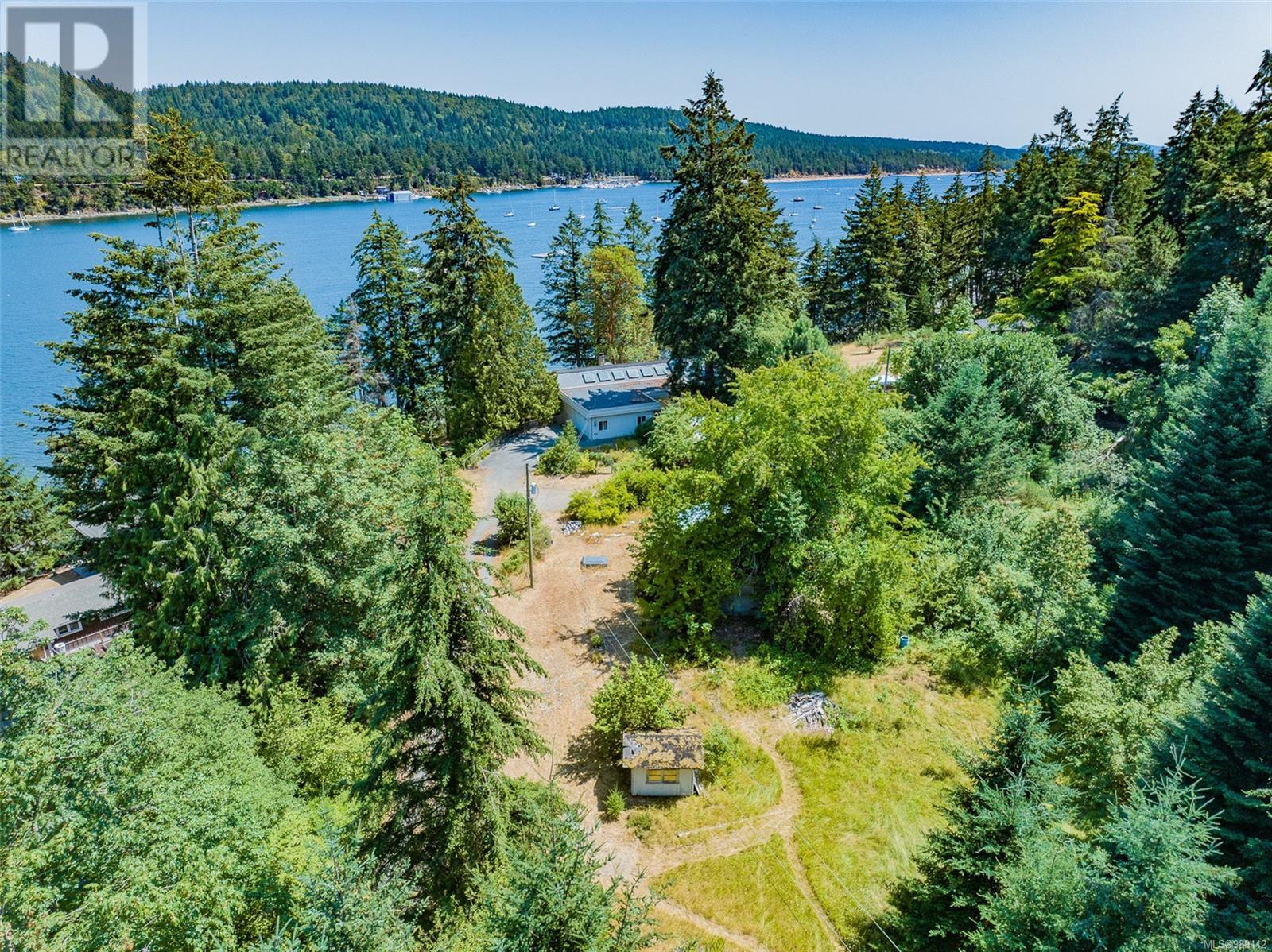 5030 Limberis Dr, Ladysmith