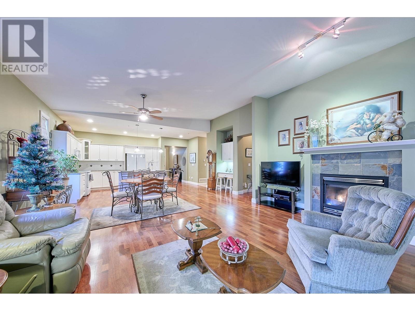 135 19639 MEADOW GARDENS WAY, Pitt Meadows real estate listing R2970887
