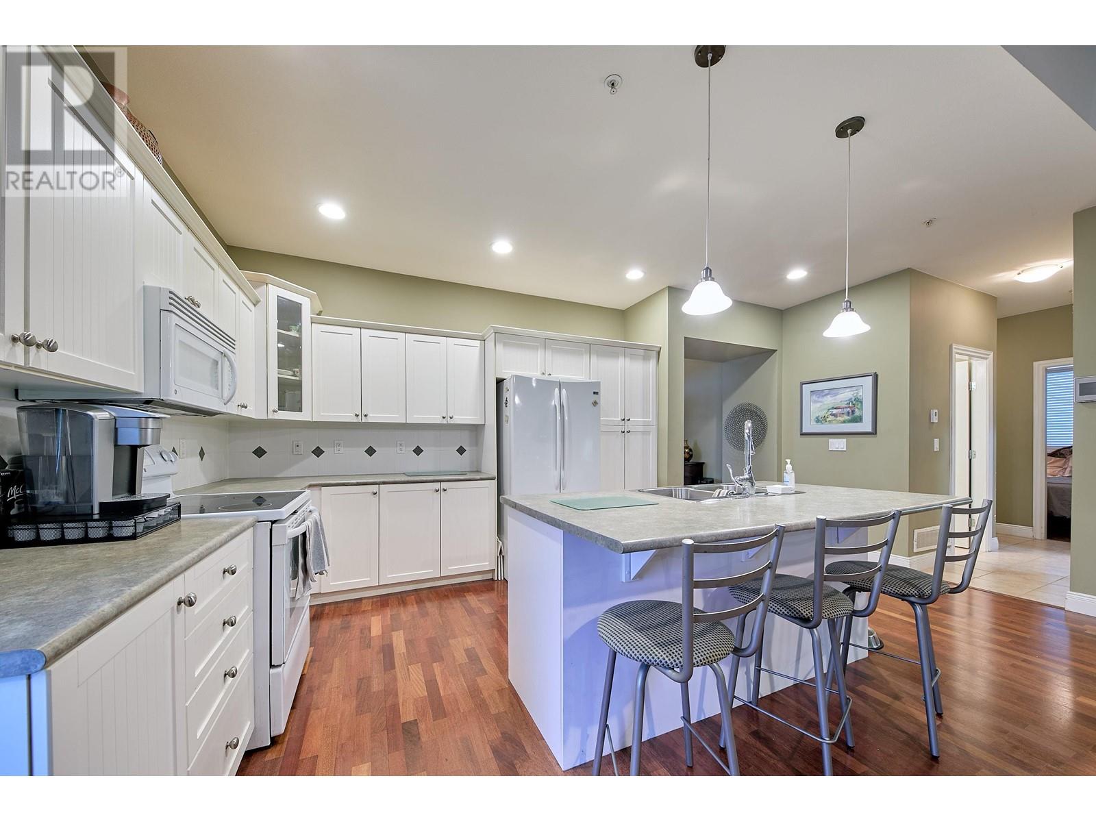 135 19639 MEADOW GARDENS WAY, Pitt Meadows real estate listing R2970887