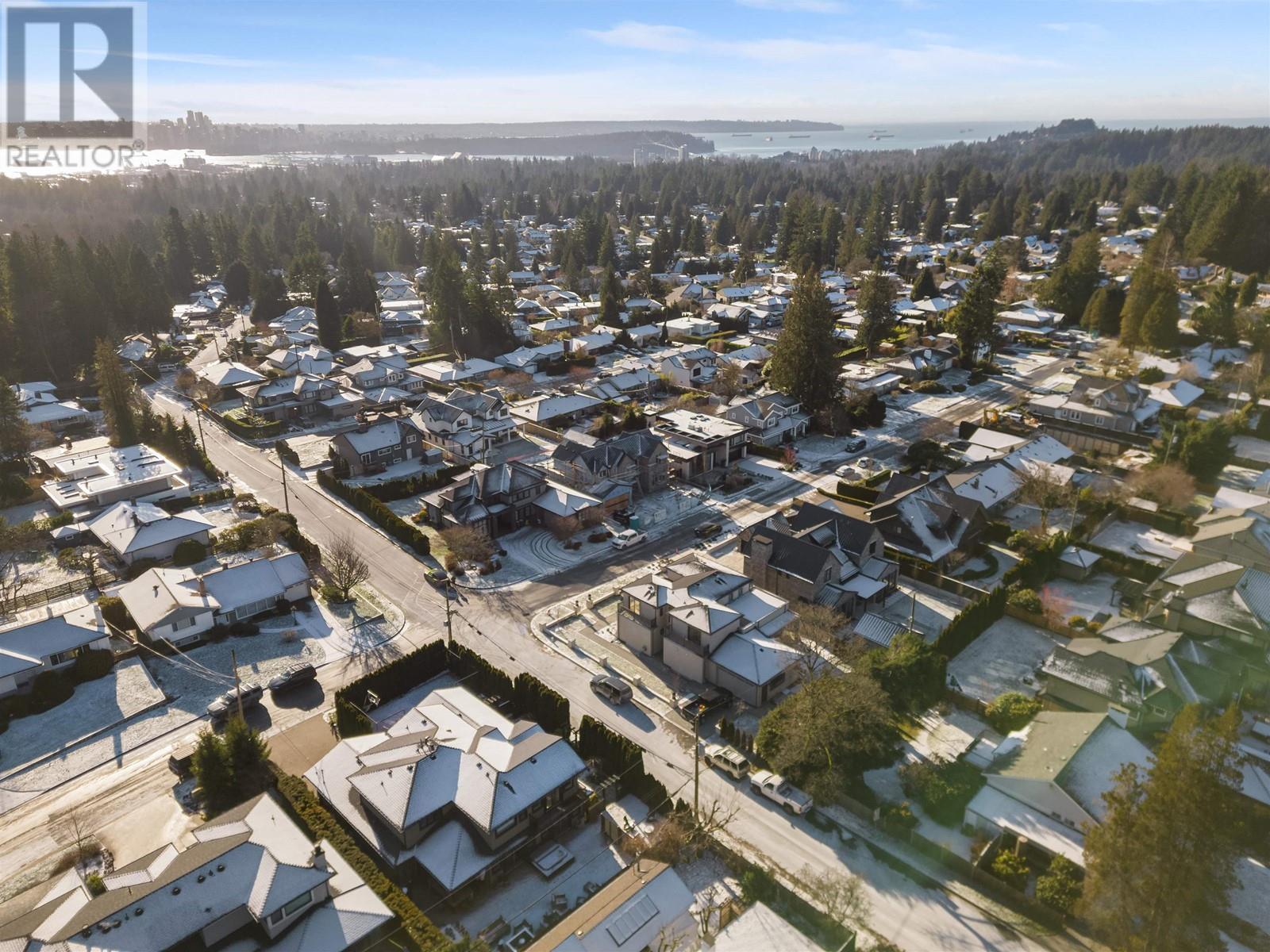 4082 SUNNYCREST DRIVE, North Vancouver
