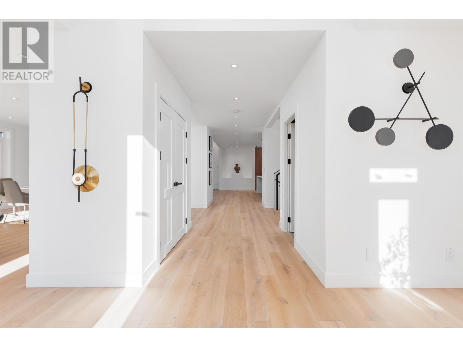 4082 SUNNYCREST DRIVE, North Vancouver