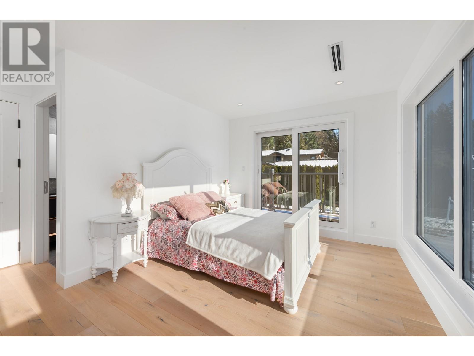 4082 SUNNYCREST DRIVE, North Vancouver