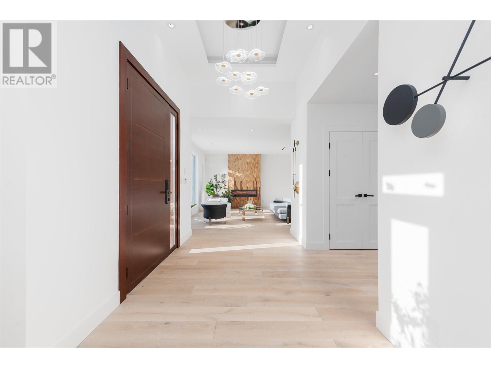 4082 SUNNYCREST DRIVE, North Vancouver