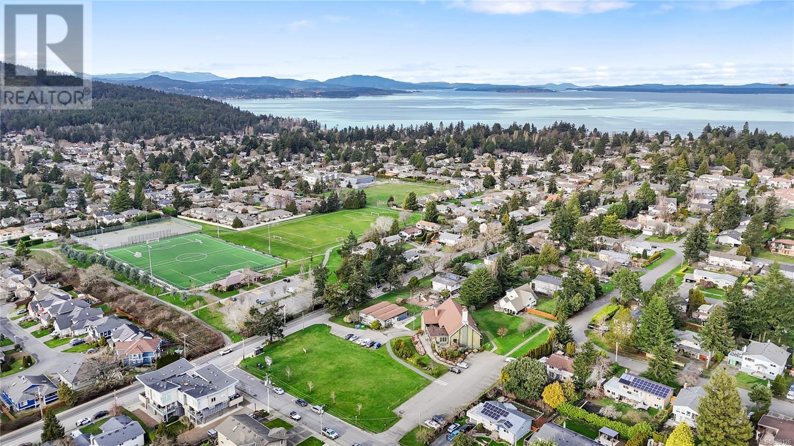  1806 San Juan Avenue, Saanich