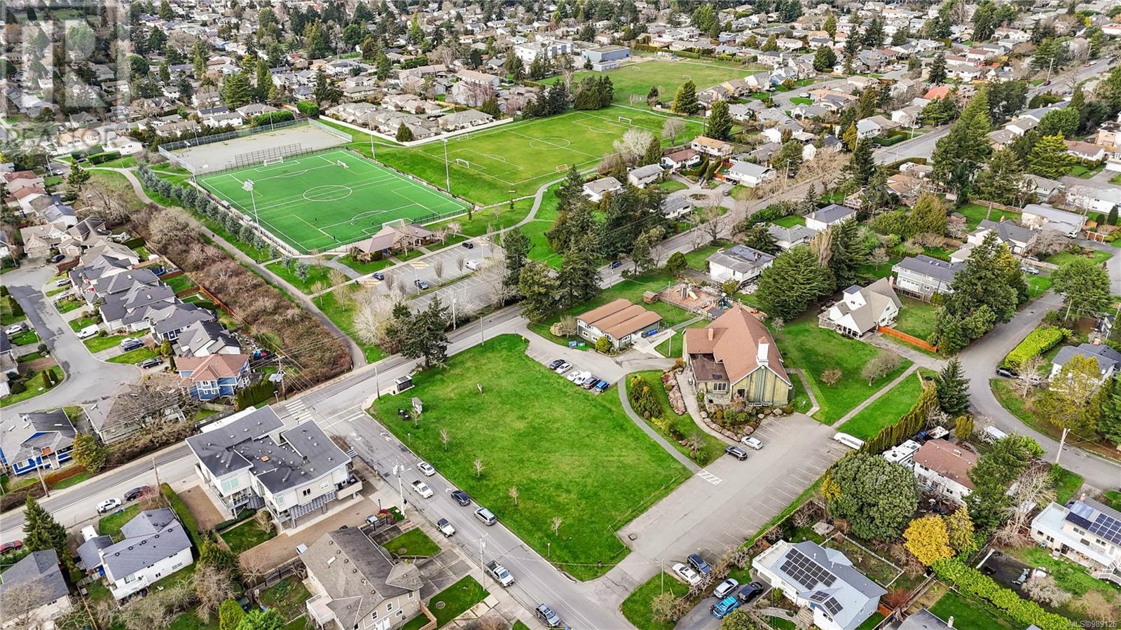  1806 San Juan Avenue, Saanich