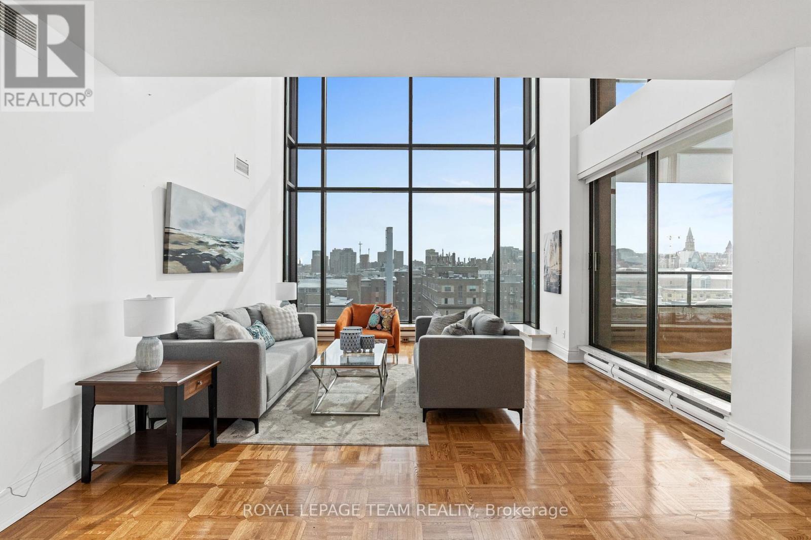 Family Room Open to Above w 17 ft Cielings