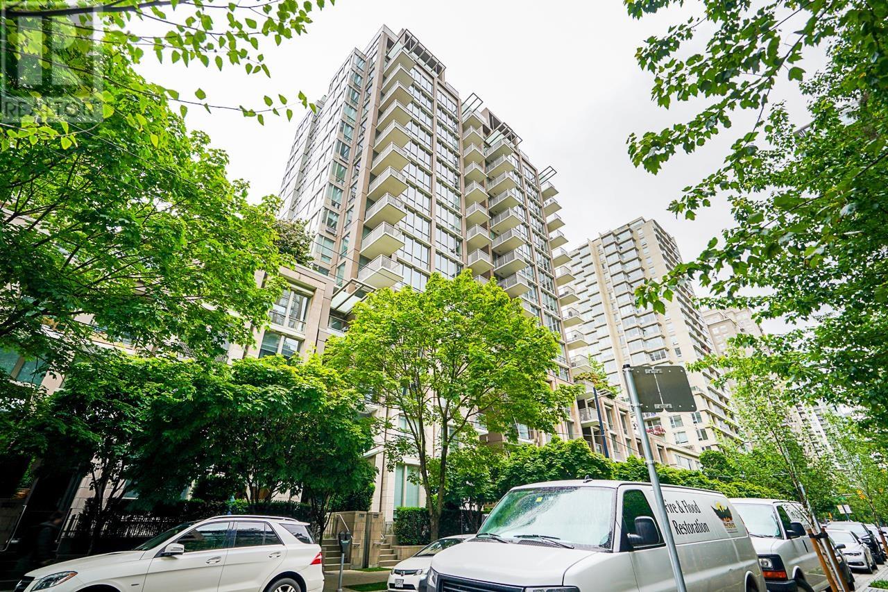 Photo 2 of 210 1055 Richards Street, Vancouver BC