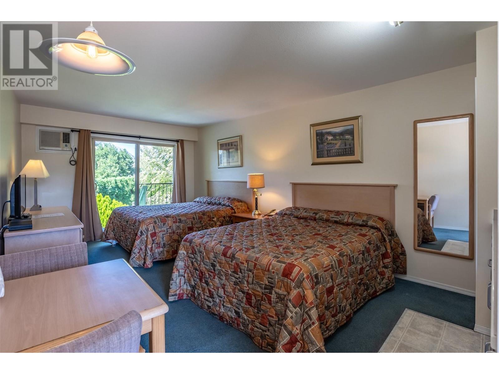  6203 Willow Avenue, Summerland