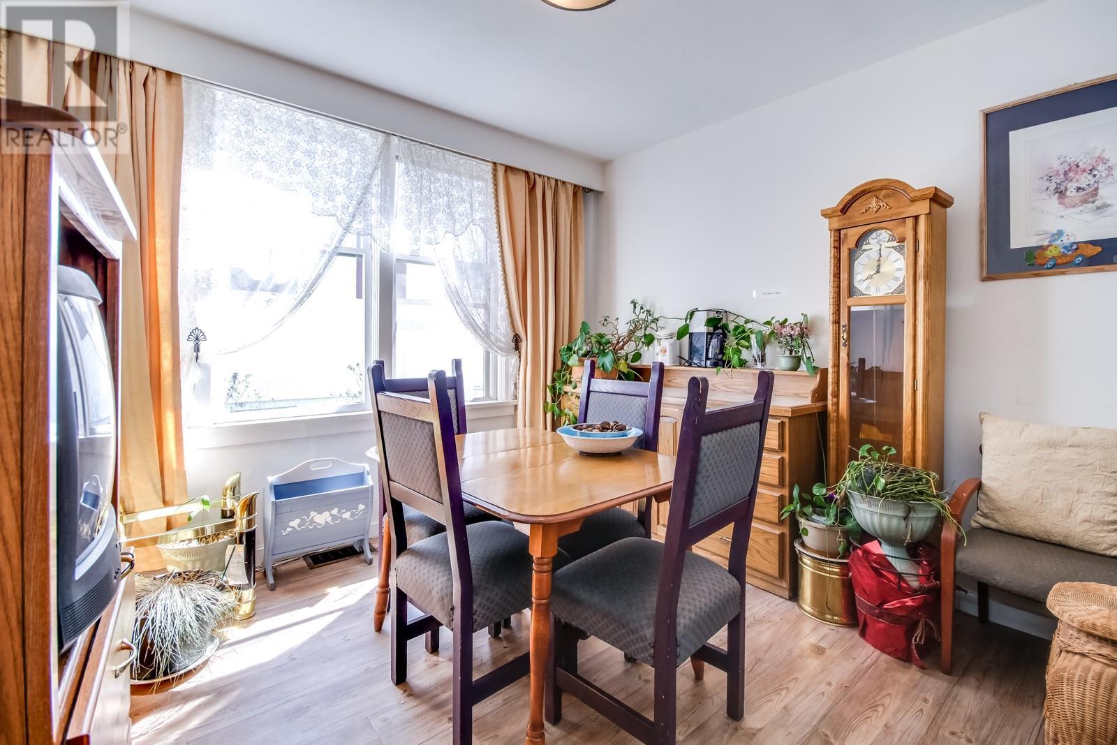 Photo 3 of 730 Bernard Avenue, Kelowna BC