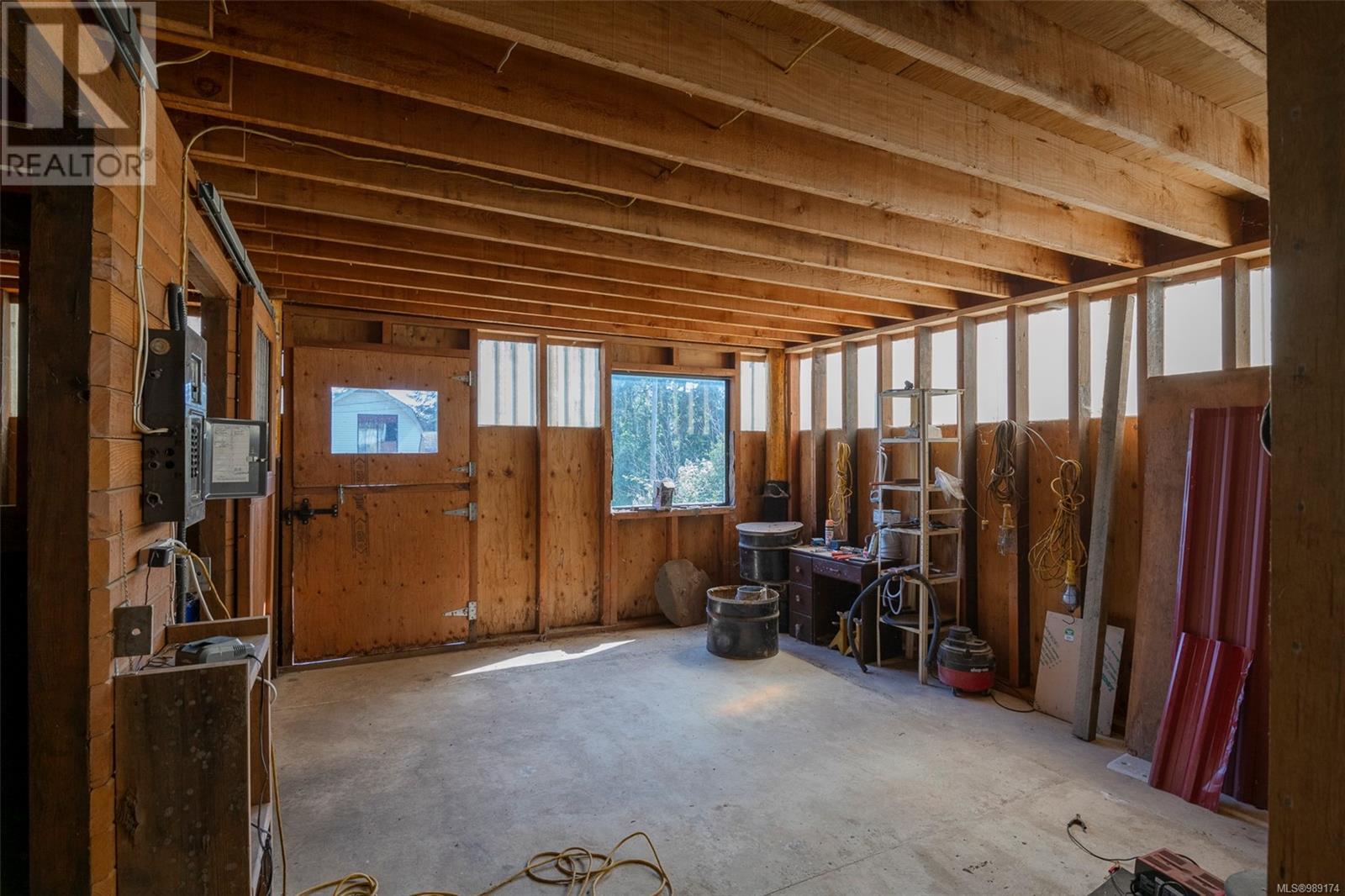 5460 Mceachern Rd, Port Alberni real estate listing 989174